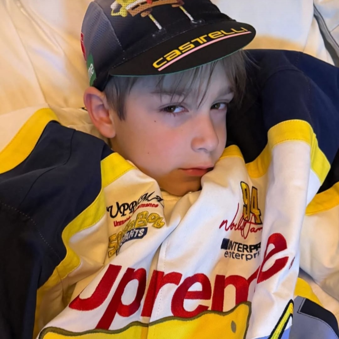 Supreme x SpongeBob SquarePants Castelli Cycling Cap Black - 25SS, Supreme x SpongeBob SquarePants Jeff Hamilton Racing Jacket White - 25SS 착용 스타일