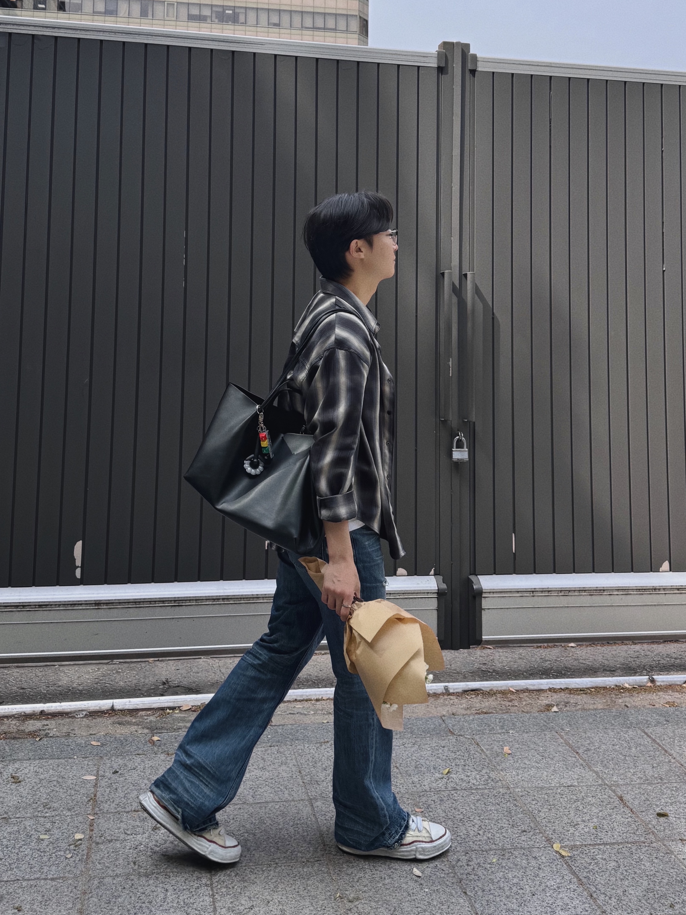 Permanent Archive Ombre Checkered Shirt Dark Green, G-DRAGON Ubermensch Official Mini Light Keyring 착용 스타일 - 1