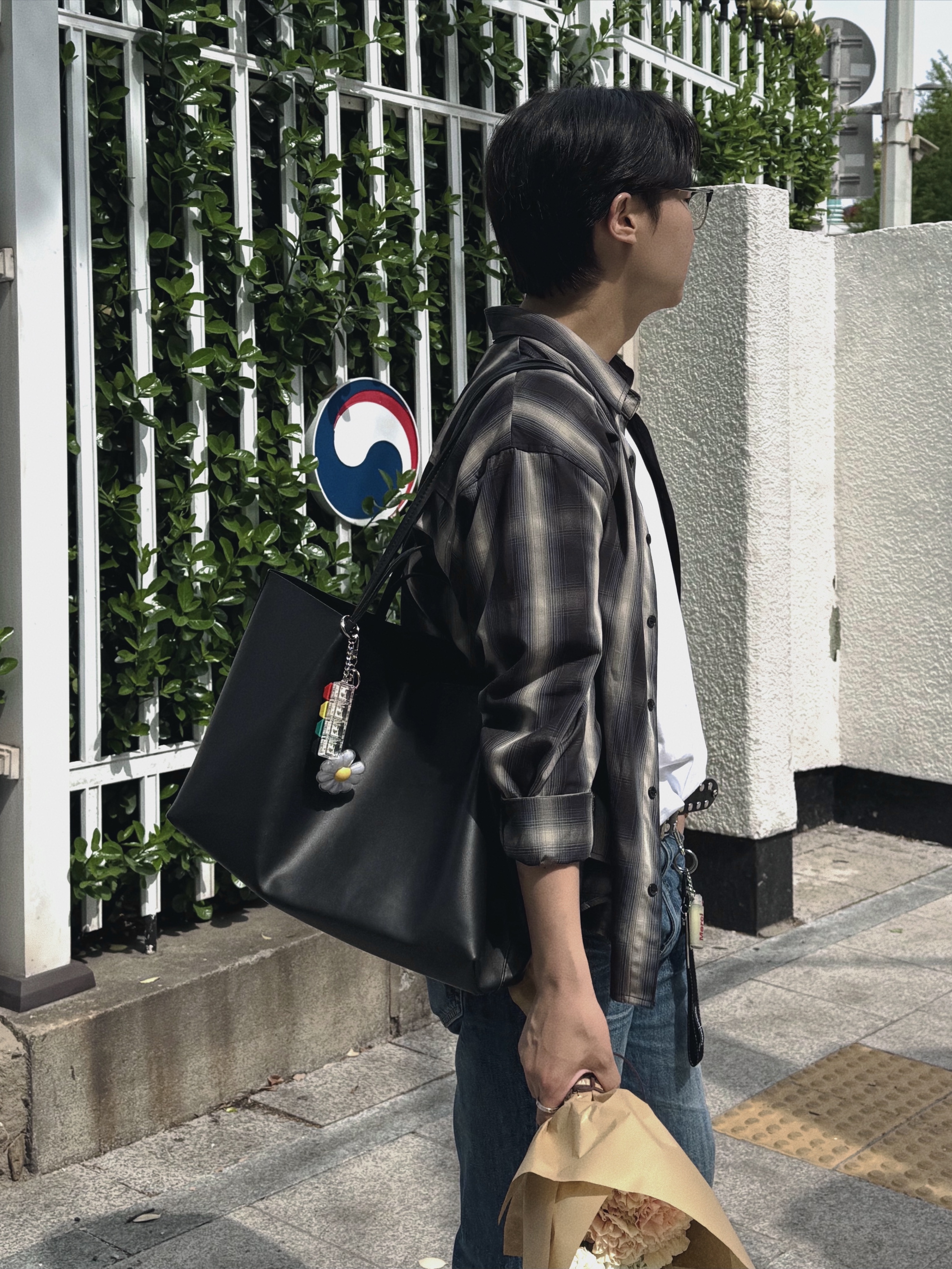 Permanent Archive Ombre Checkered Shirt Dark Green, G-DRAGON Ubermensch Official Mini Light Keyring 착용 스타일 - 2