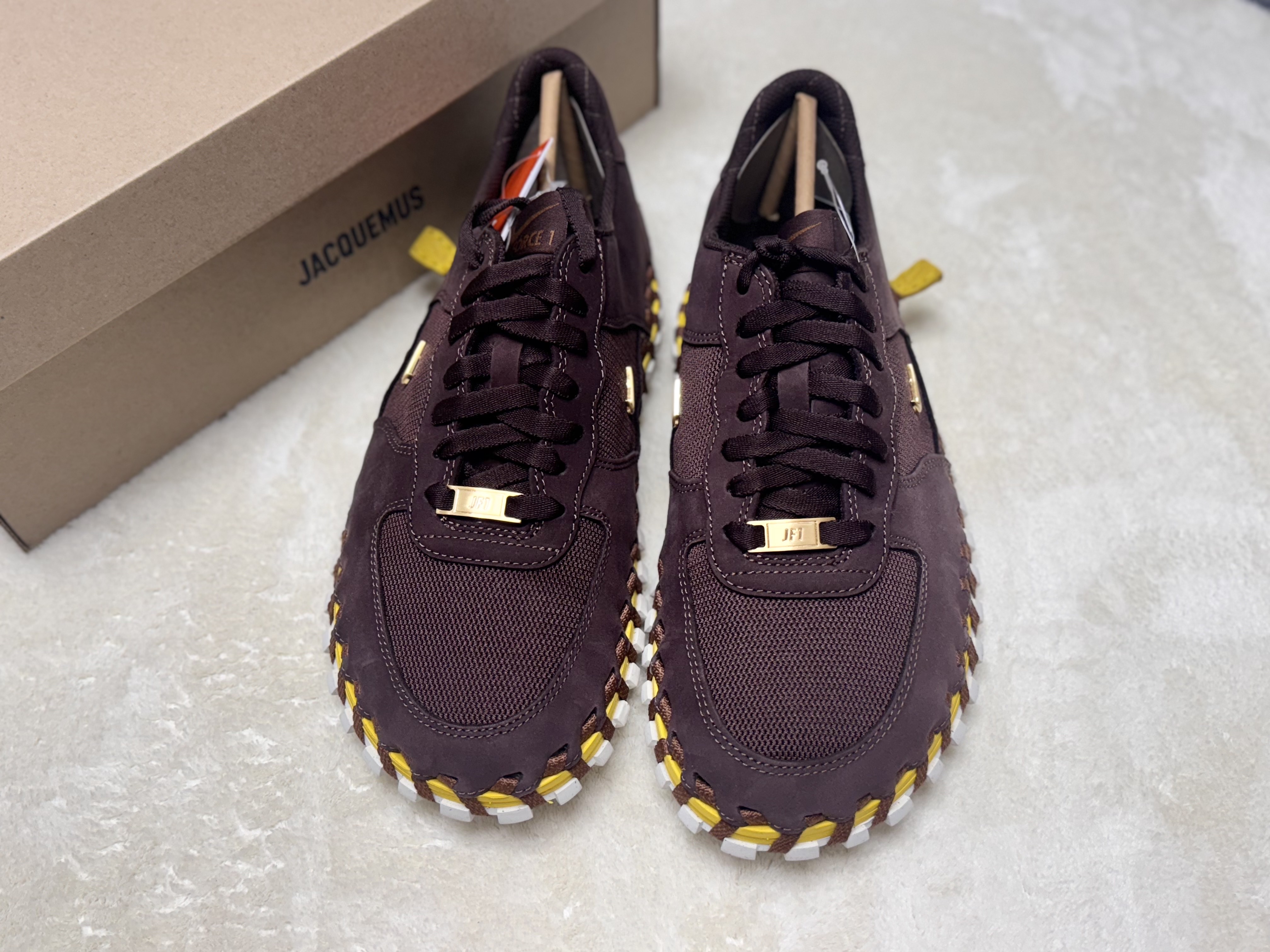 Nike x Jacquemus J Force 1 Low LX SP Earth 착용 스타일 - 4