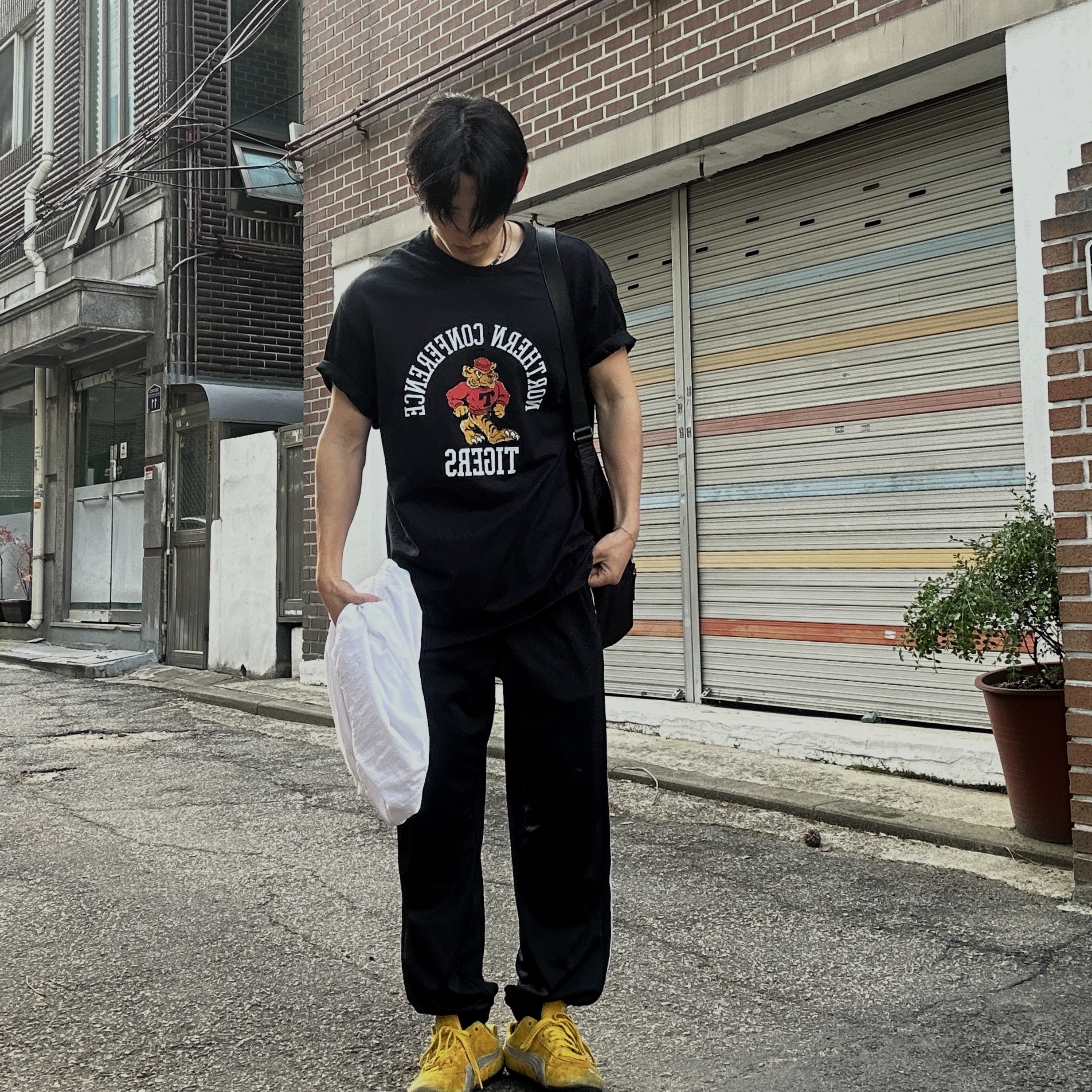 Gildan X American Collection Tiger T-Shirt Black 착용 스타일 - 5