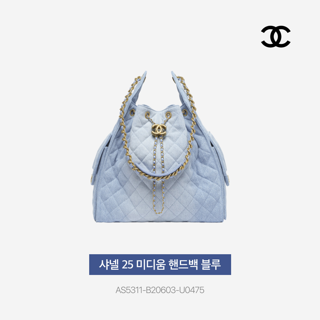 Chanel 25 Medium Handbag Washed Denim & Gold Blue 착용 스타일 - 3