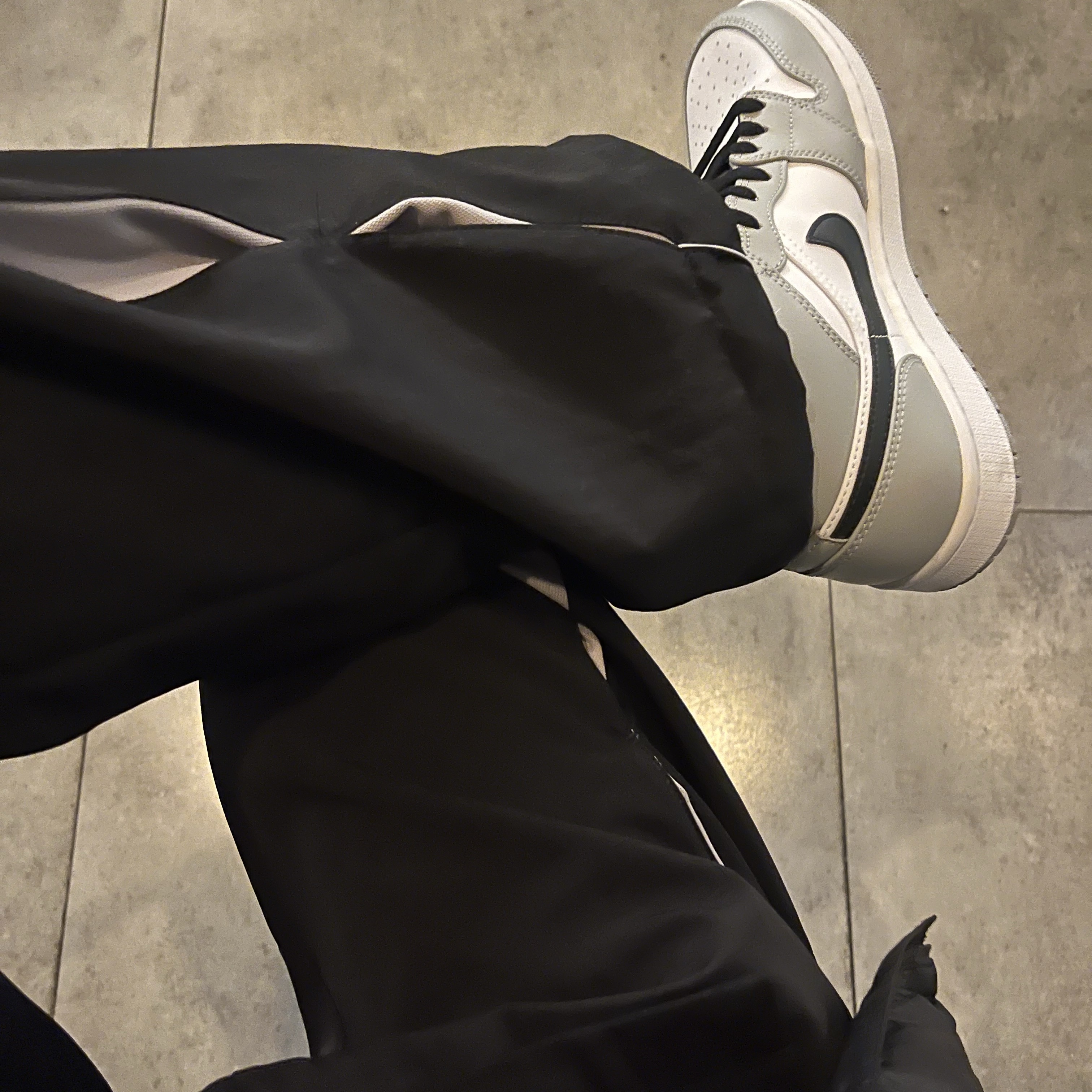 Jordan 1 Mid Light Smoke Grey 착용 스타일