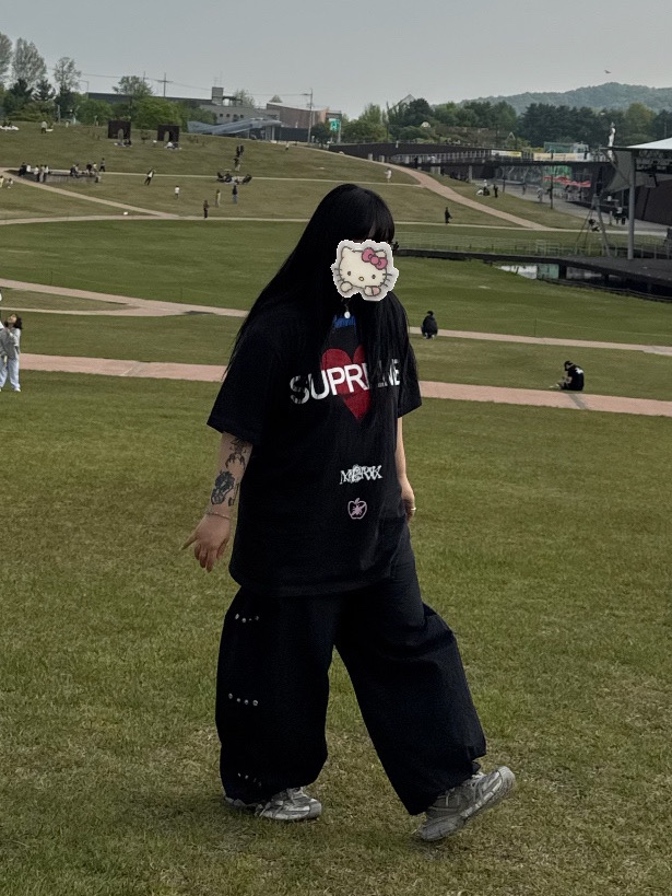 Supreme Announcing T-Shirt Black - 25SS, Balenciaga 3XL Sneakers Light Beige 착용 스타일 - 4