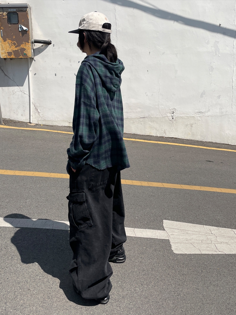Nike Air Max Plus Triple Black, Hello Sunrise 90s Logo 6Panel Cap Beige & Navy 착용 스타일 - 4