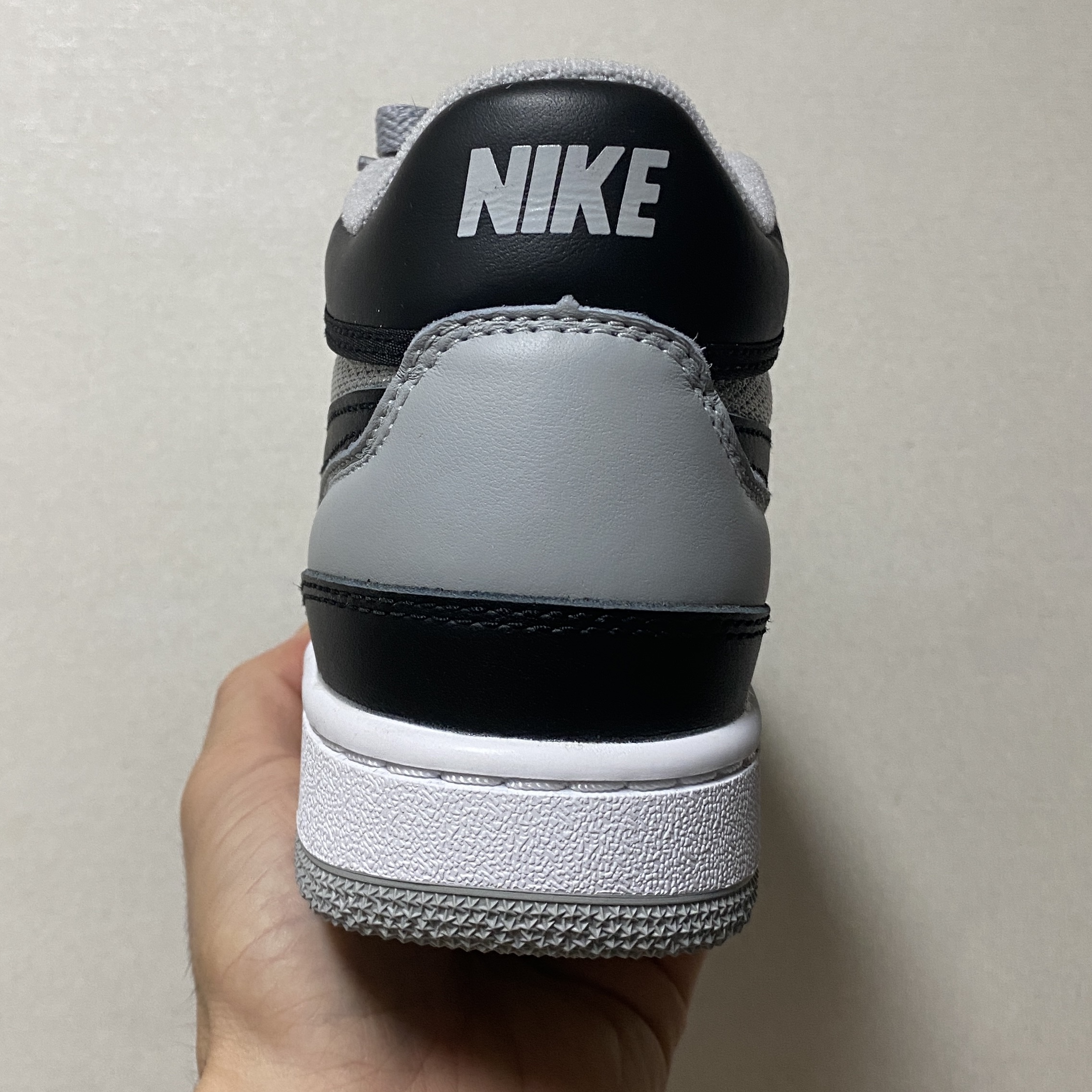 Nike Mac Attack QS SP Light Smoke Grey 착용 스타일