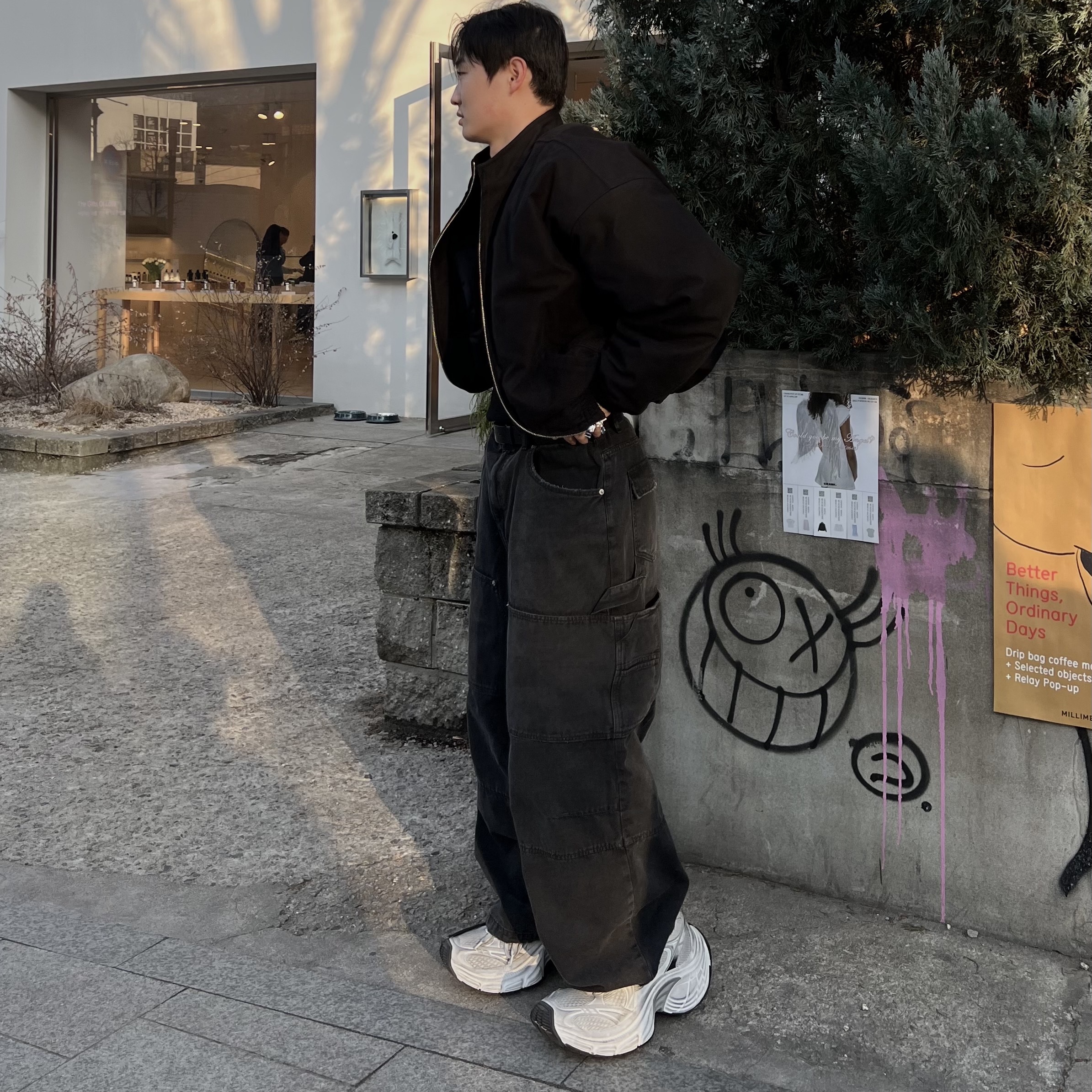 Nonnod Double knee cover pants Vintage black, Nonnod Moleskine Bomber Jacket Matt Black 착용 스타일 - 2