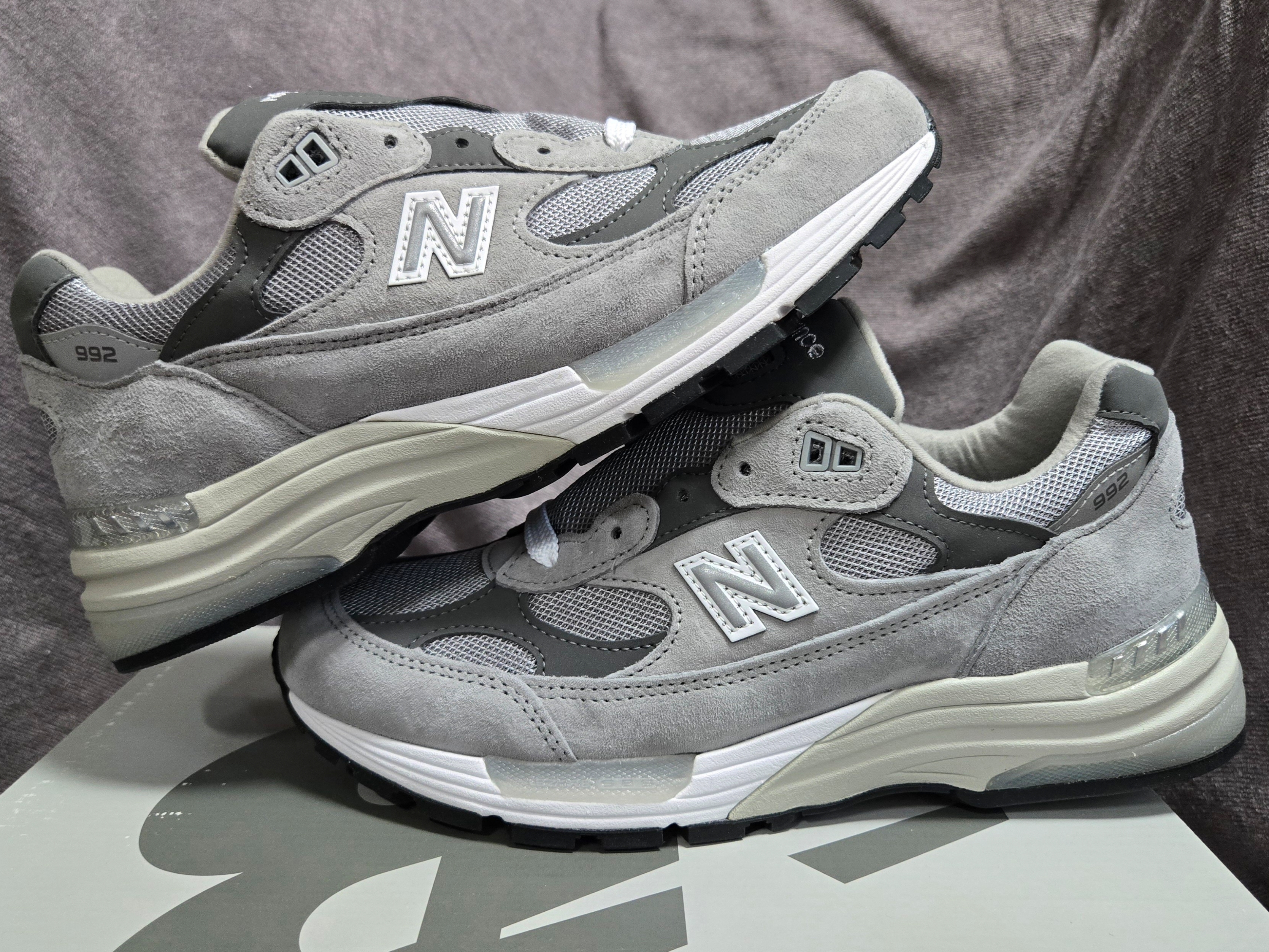 New Balance 992 Made in USA Core Grey Silver Metallic, New Balance 992 Made in USA Grey - D Standard 착용 스타일 - 1