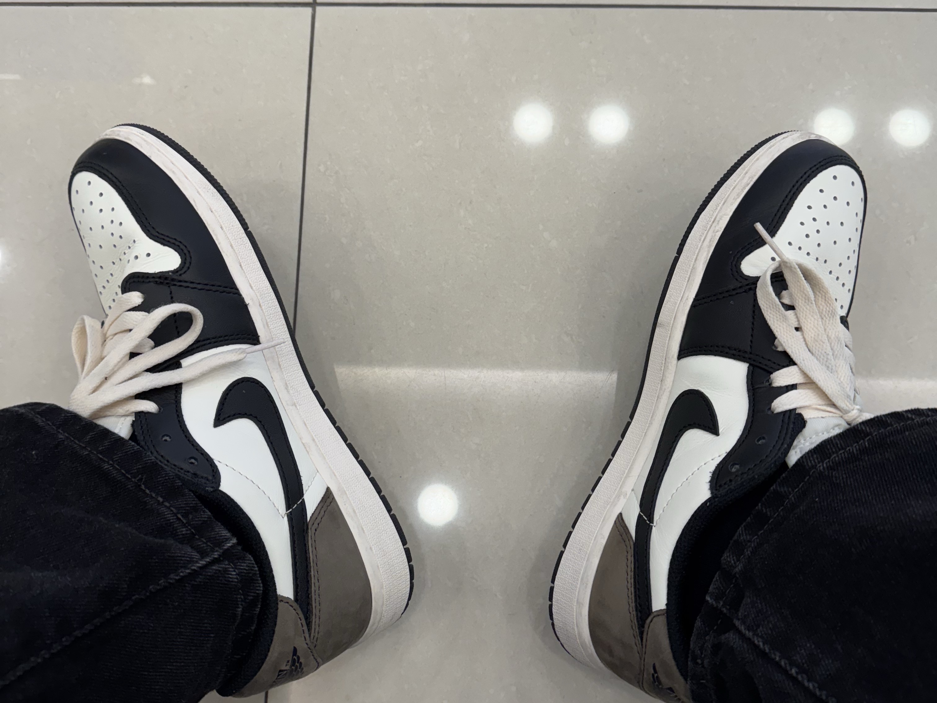 Jordan 1 Retro Low OG Mocha 착용 스타일