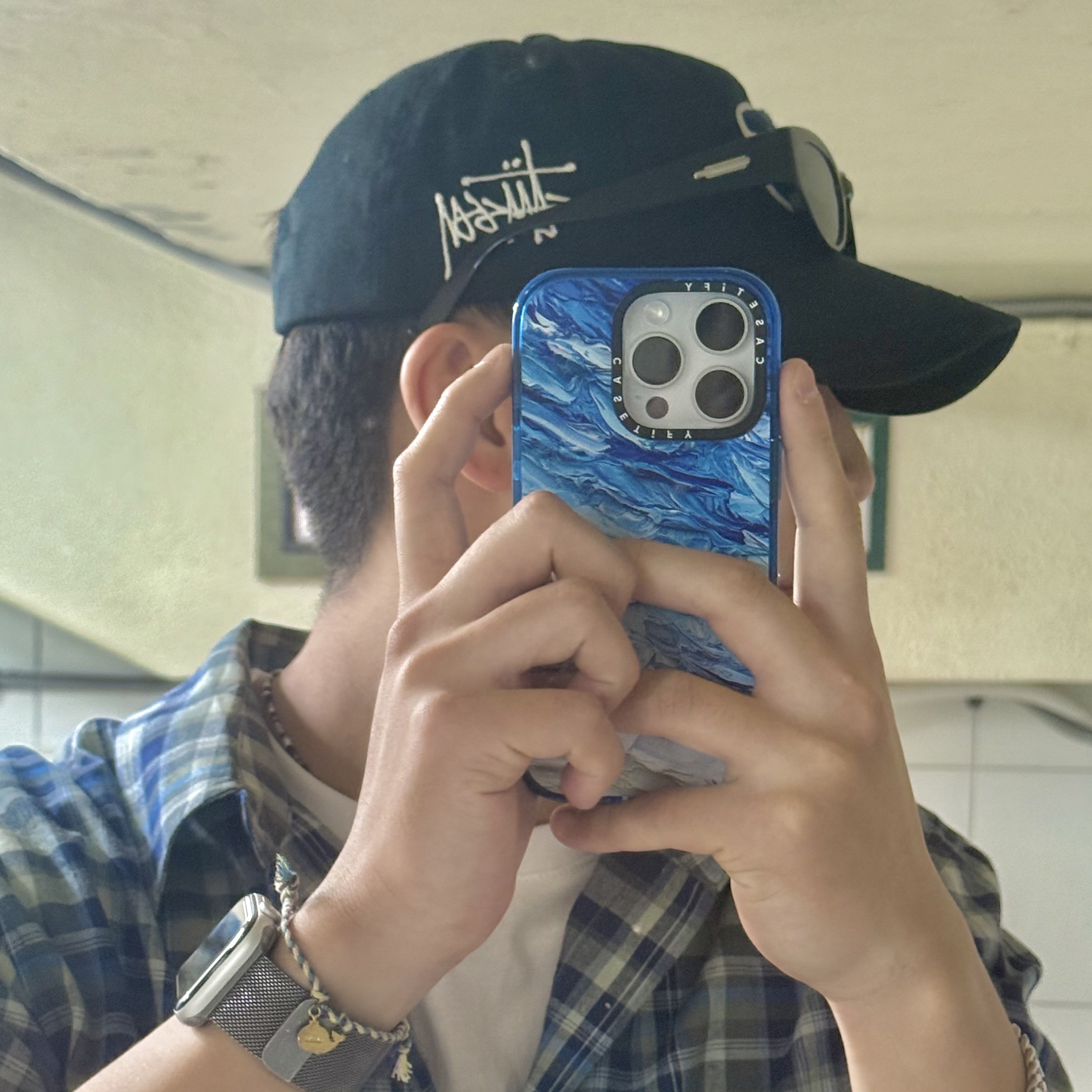 Stussy Chenille S Low Pro Cap Black, Apple iPhone 16 Pro 256GB White Titanium (Korean Ver.) 착용 스타일