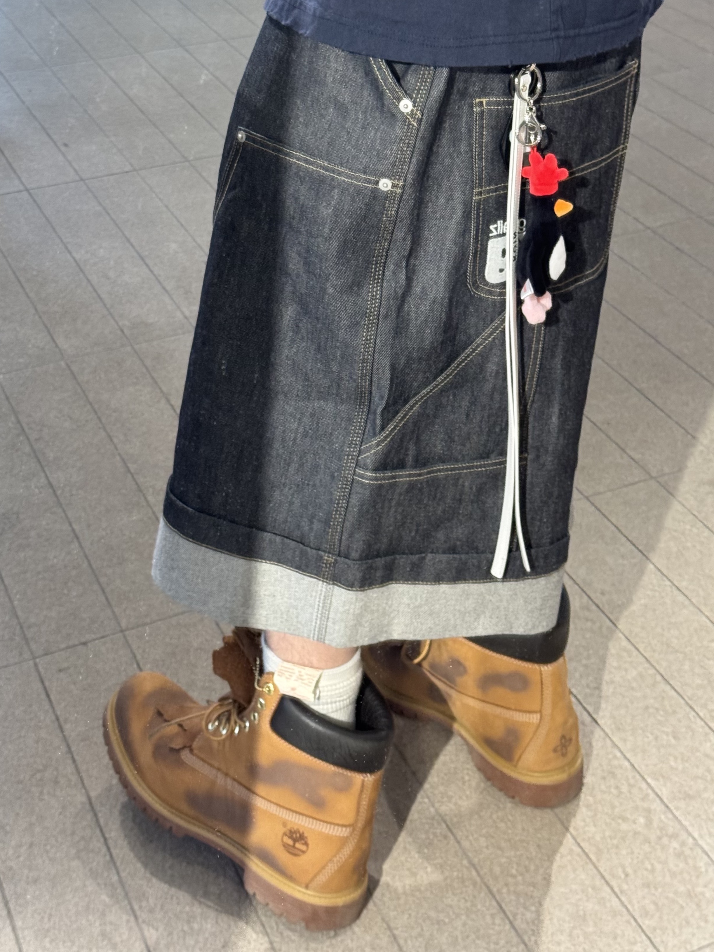 GRAILZ x KOIN SEOUL Carpenter Bermuda Denim Pants Indigo, GRAILZ x KOIN SEOUL Kg T-Shirts Navy 착용 스타일 - 3