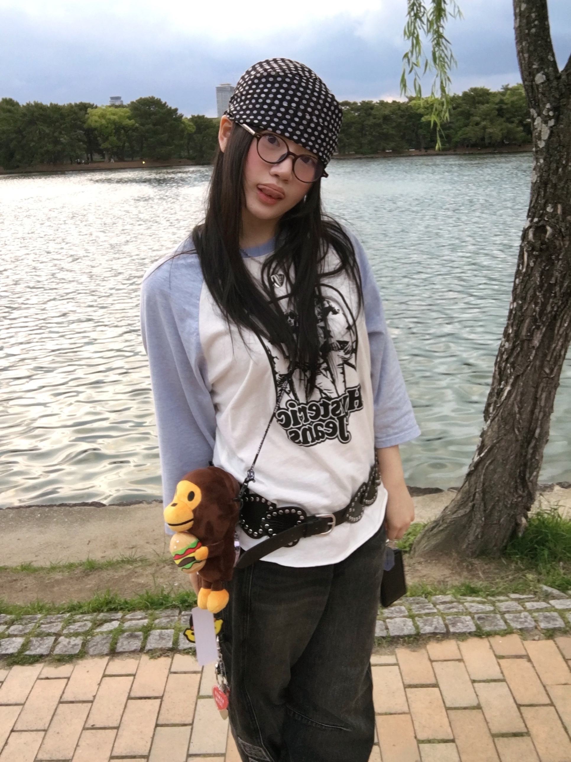 Hysteric Glamour Hysteric Jeans 3/4 Sleeve T-Shirt Blue, BAPE Baby Milo Mobile Bag 1 Brown 착용 스타일 - 1