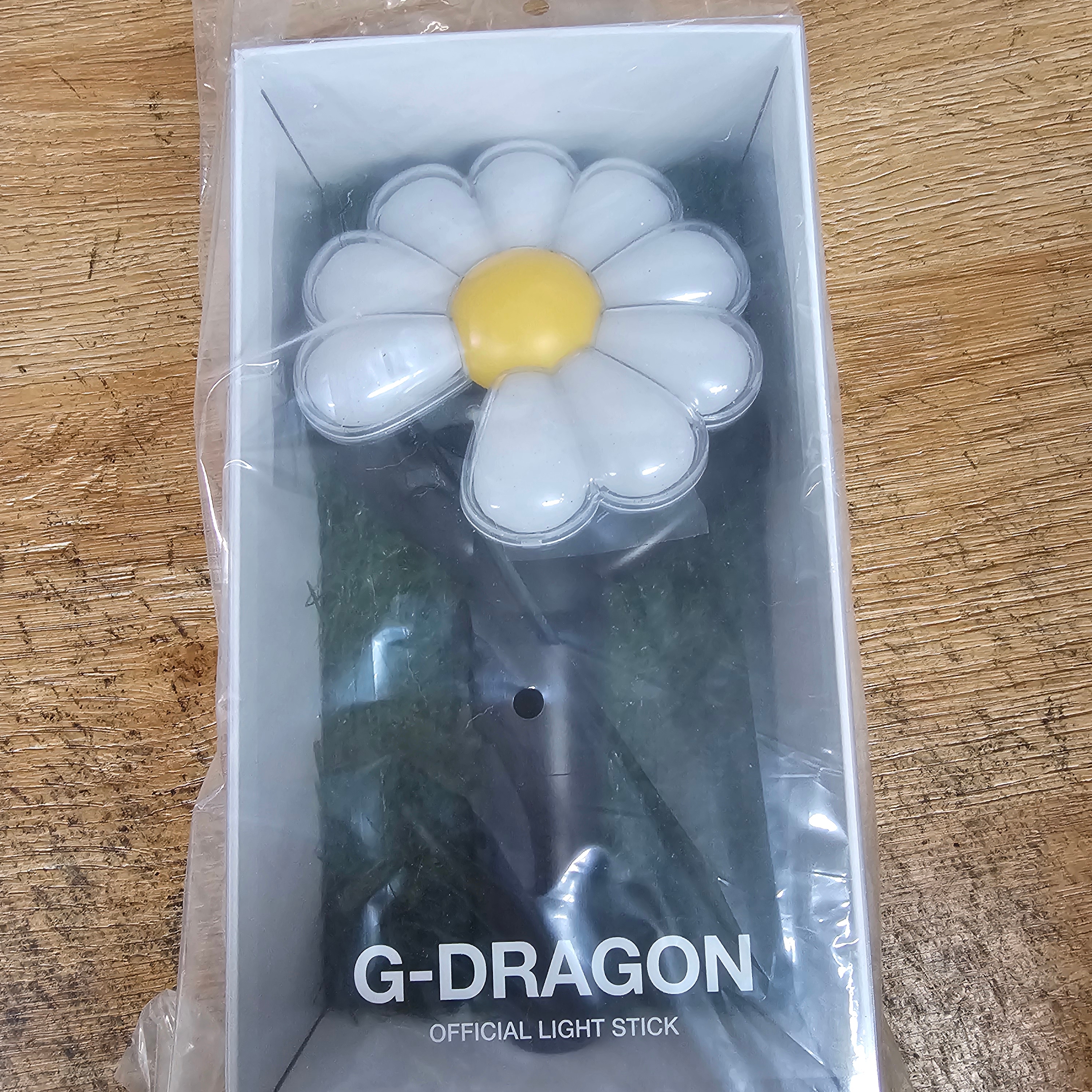 G-DRAGON Ubermensch Official Light Stick 착용 스타일