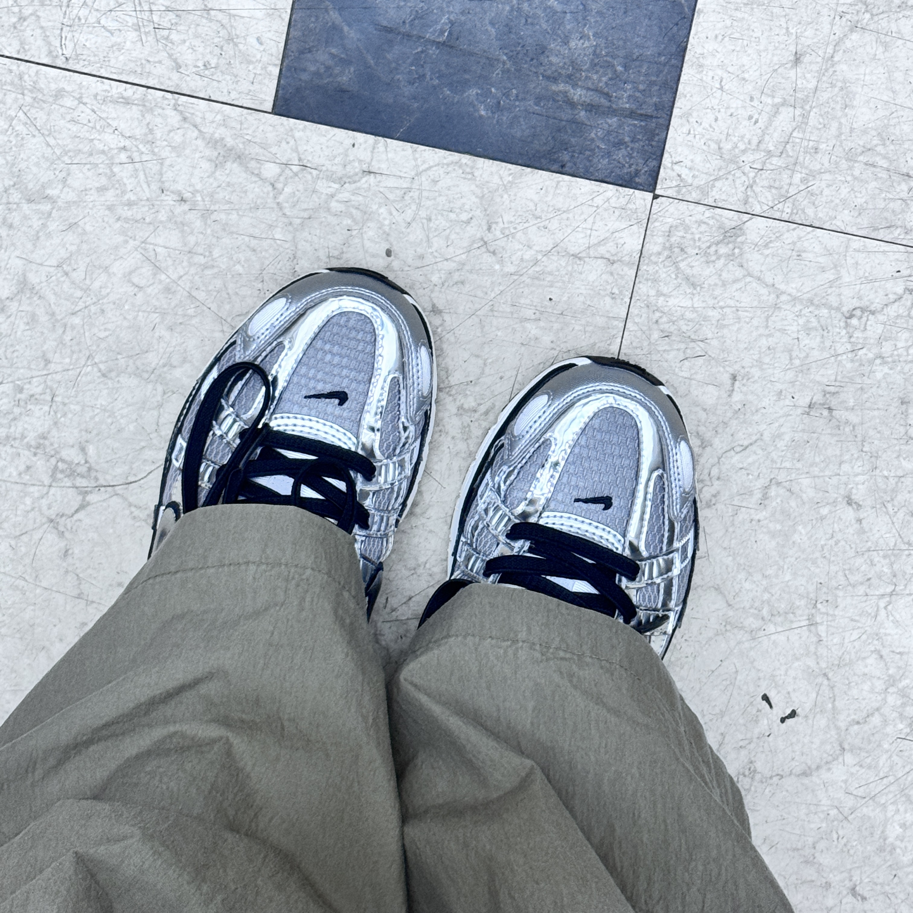 Nike P-6000 Metallic Silver 착용 스타일 - 2