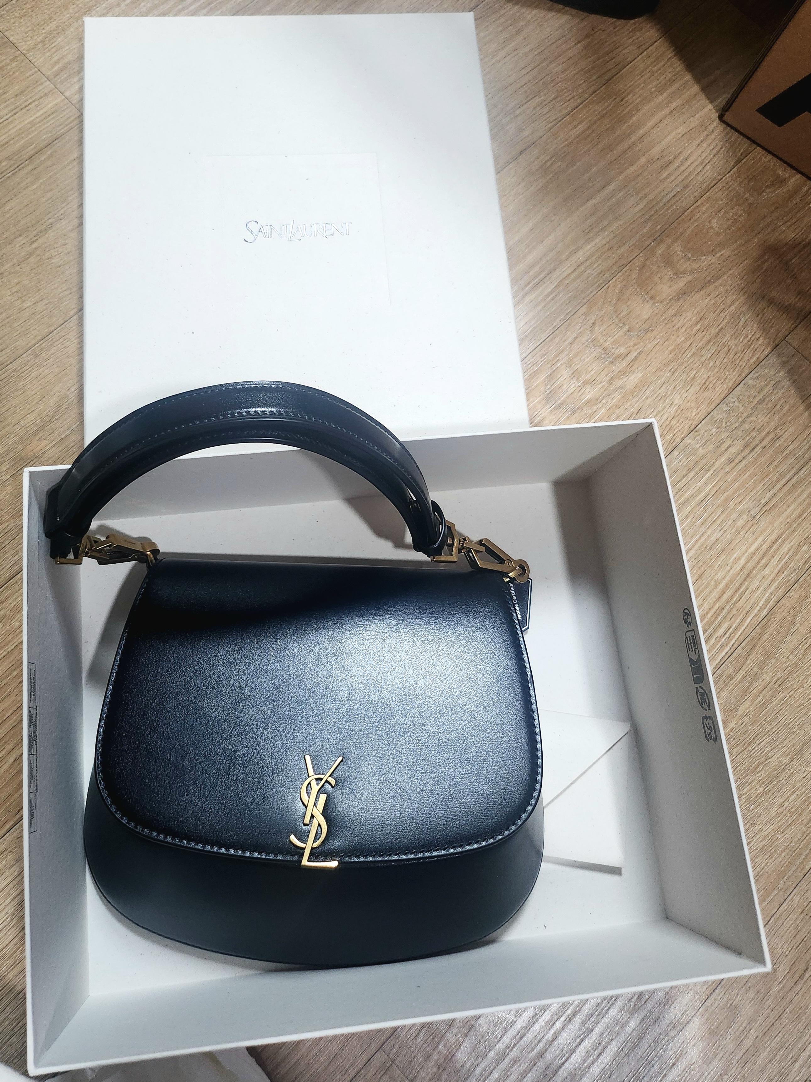 Saint Laurent Voltaire Top Handle Bag in Box Black 착용 스타일