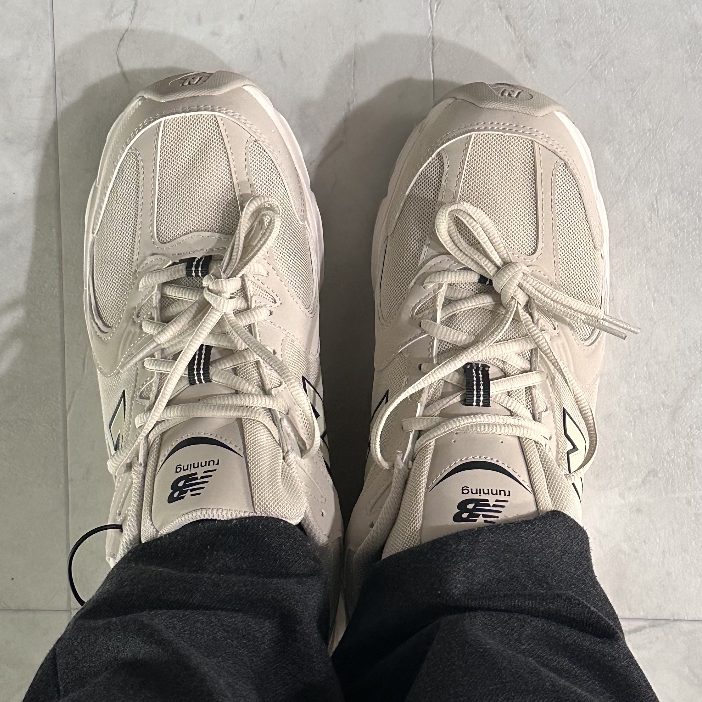 New Balance 530 Ivory 착용 스타일