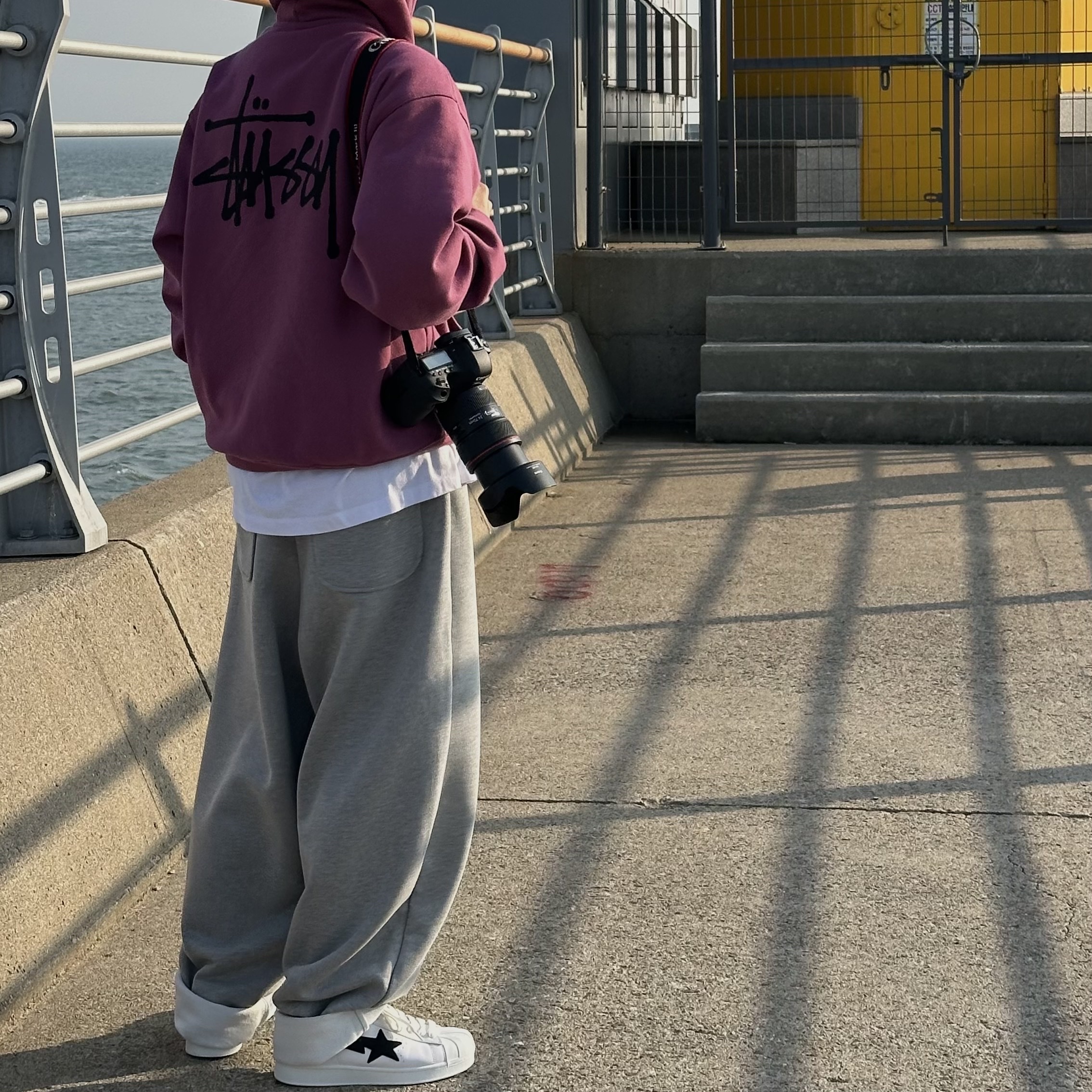 Stussy Basic Stussy Hoodie Berry 2024, MJD Everyday Heavy Sweat Baggy Pants Melange Grey 착용 스타일 - 1