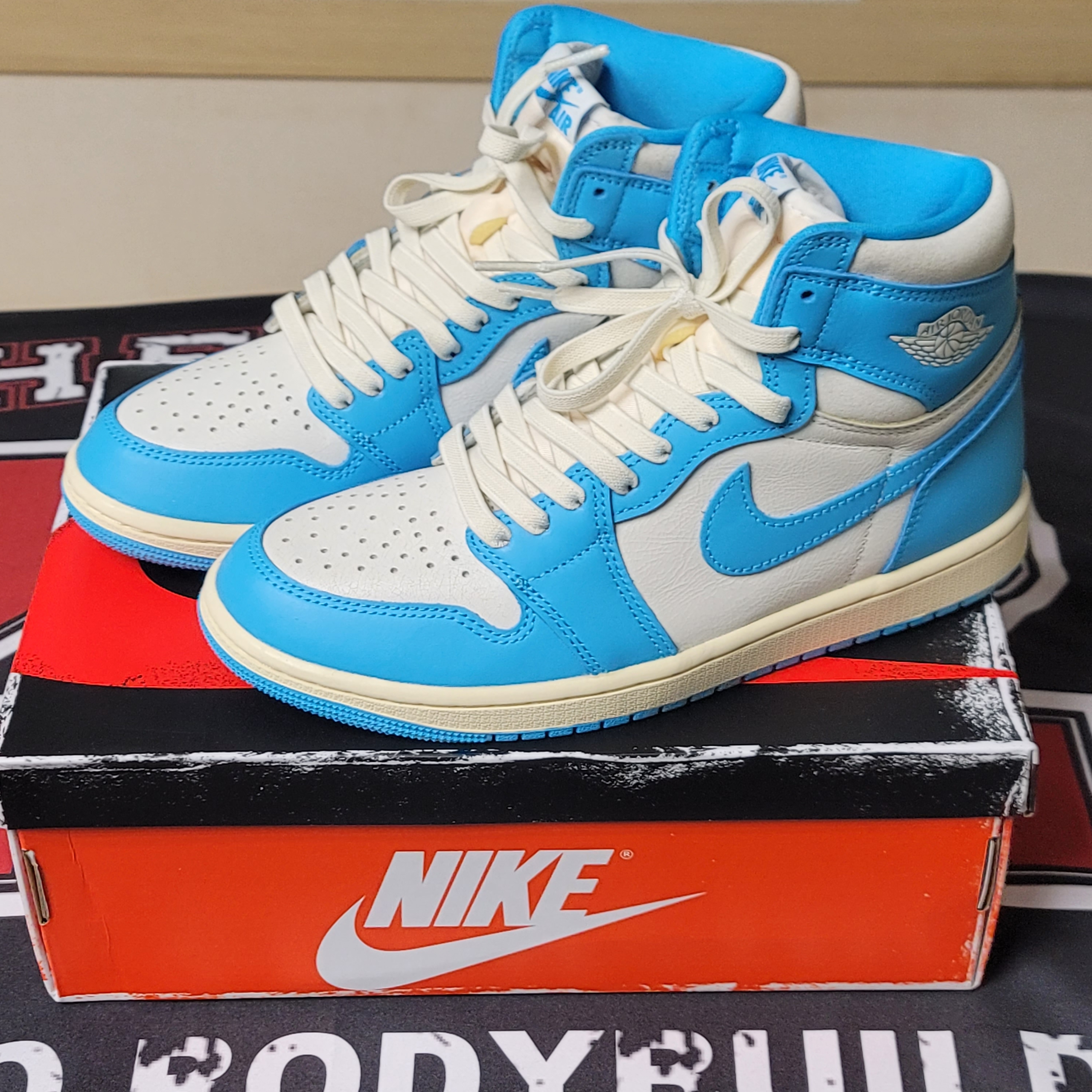 Jordan 1 Retro High OG UNC Reimagined 착용 스타일