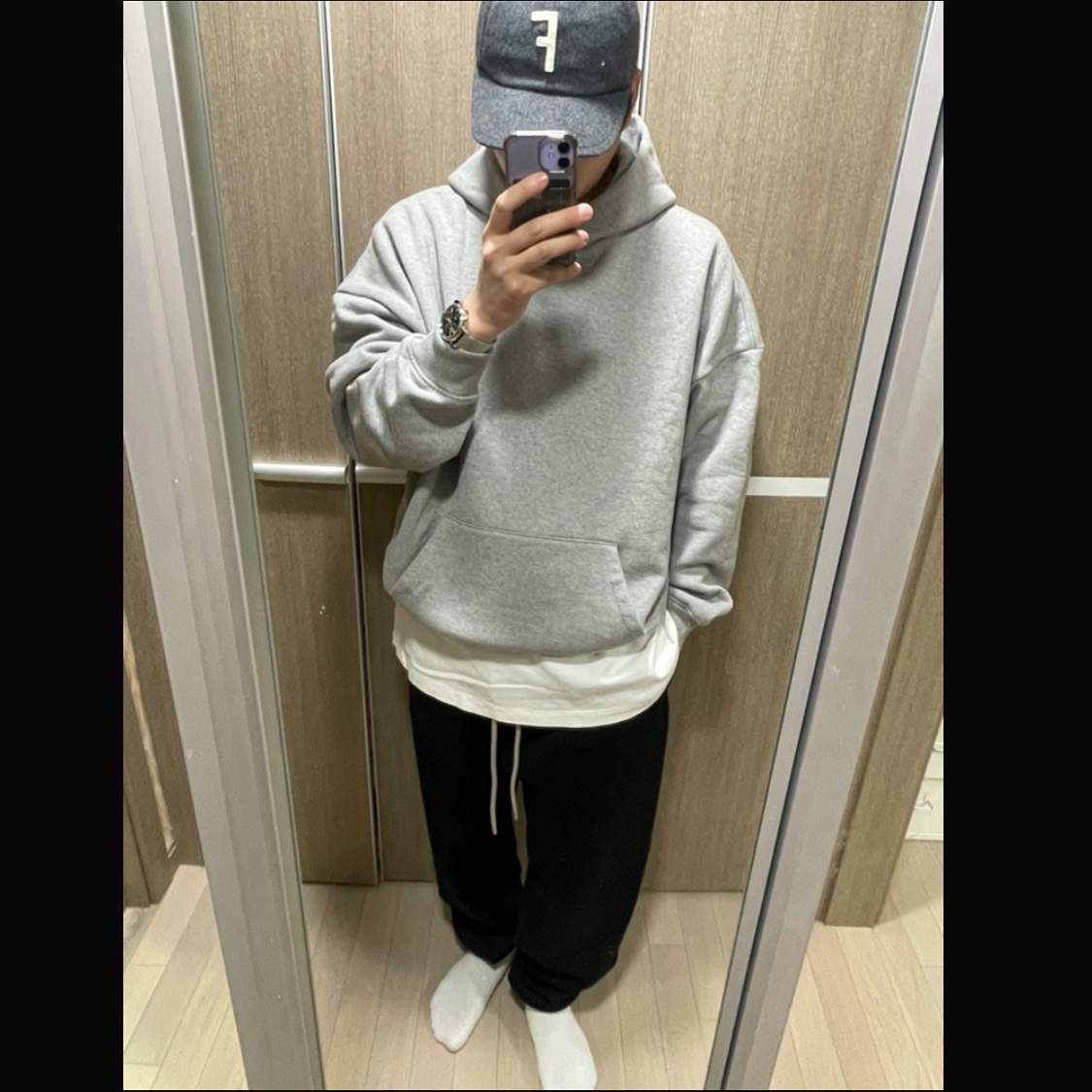 Fear of God Fleece Hoodie Warm Heather Grey, Essentials Sweatpants Jet Black - 23FW 착용 스타일
