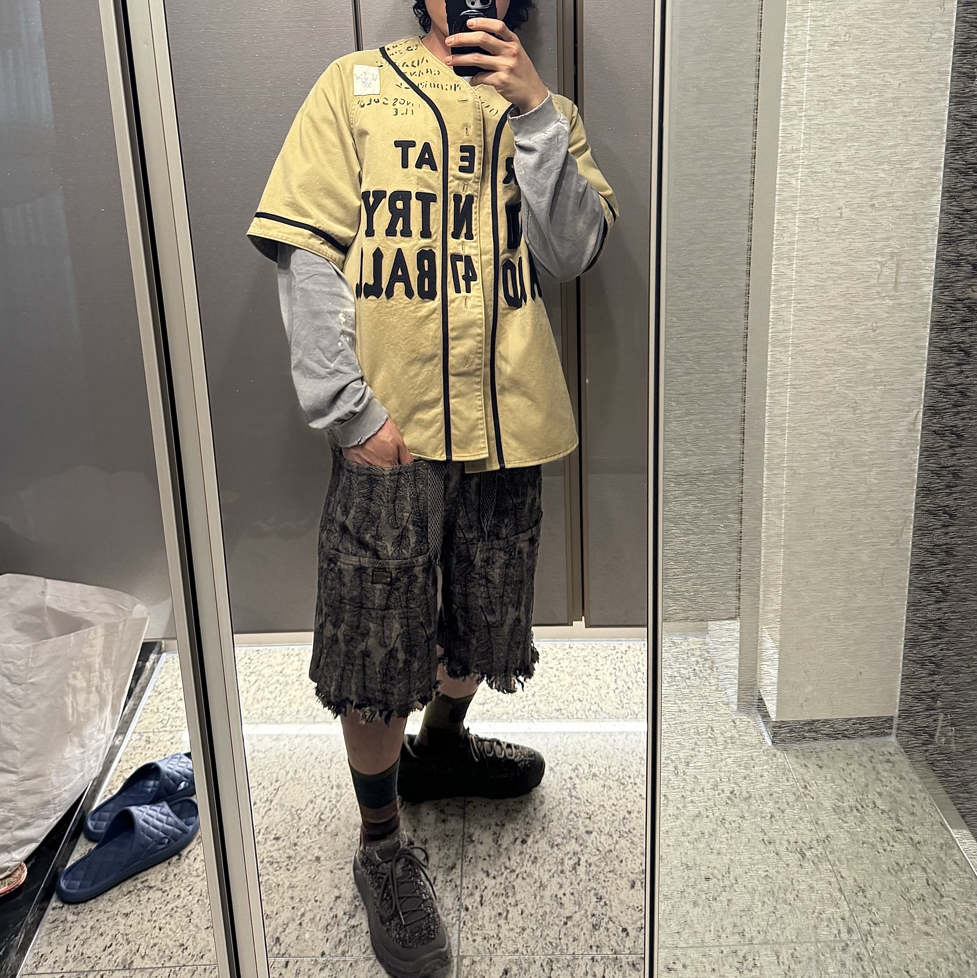 Kapital 12 oz. Magpie Denim W Knee Easy Shorts Black Beige, Kapital 144 Furoshiki Patchwork Socks Green 착용 스타일 - 2