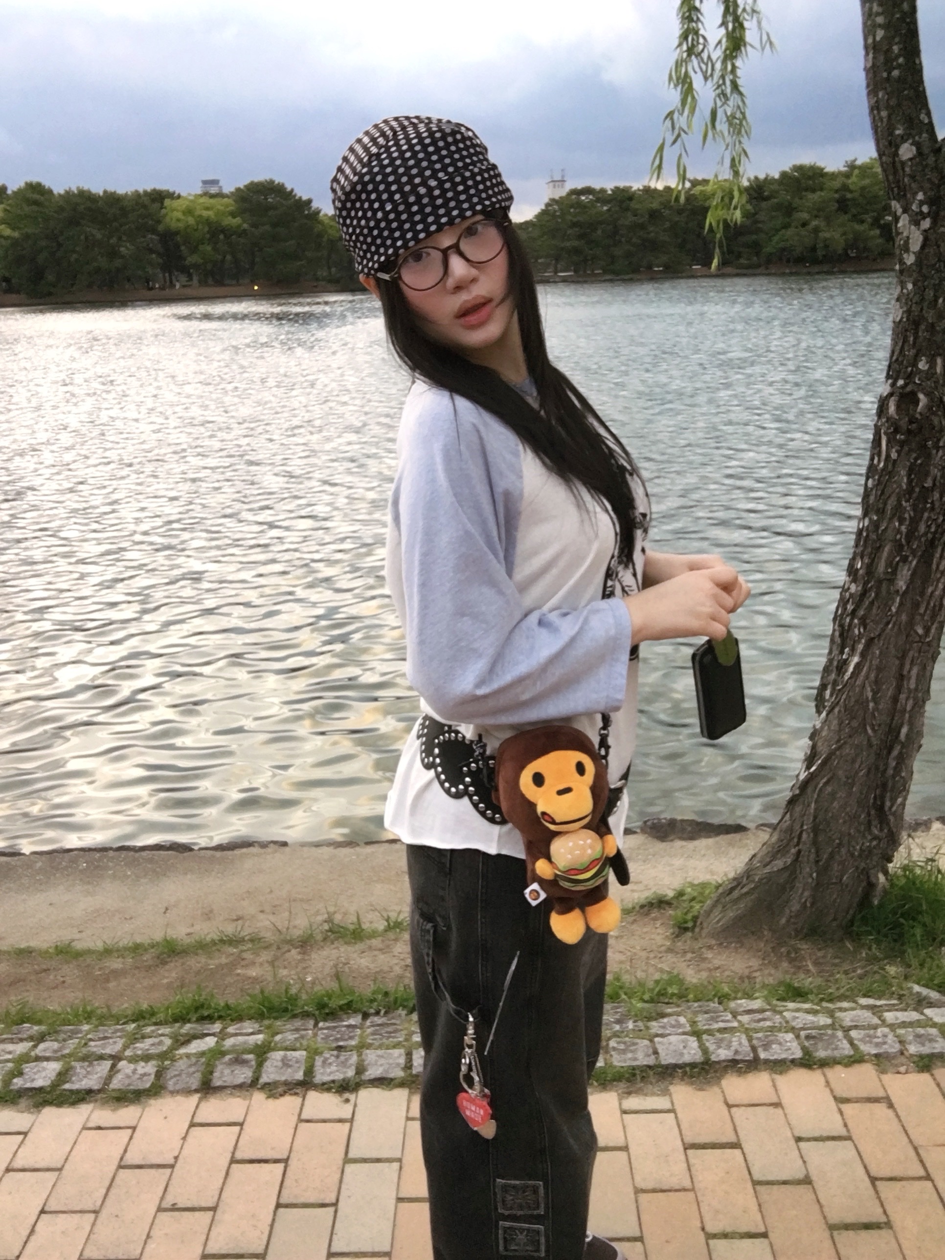 Hysteric Glamour Hysteric Jeans 3/4 Sleeve T-Shirt Blue, BAPE Baby Milo Mobile Bag 1 Brown 착용 스타일 - 2