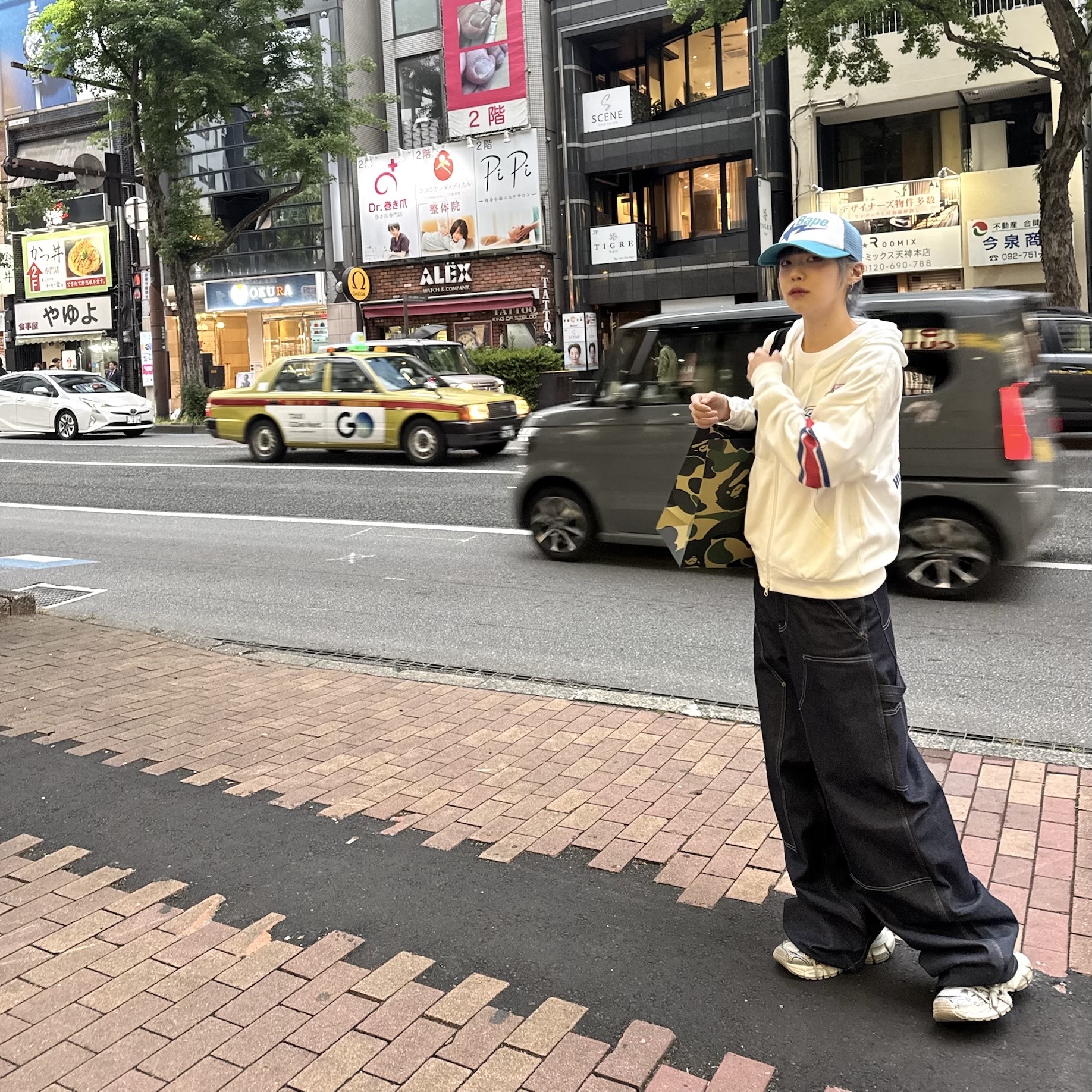 BAPE Sta Mesh Cap Blue, Balenciaga 3XL Sneakers Beige 착용 스타일 - 3