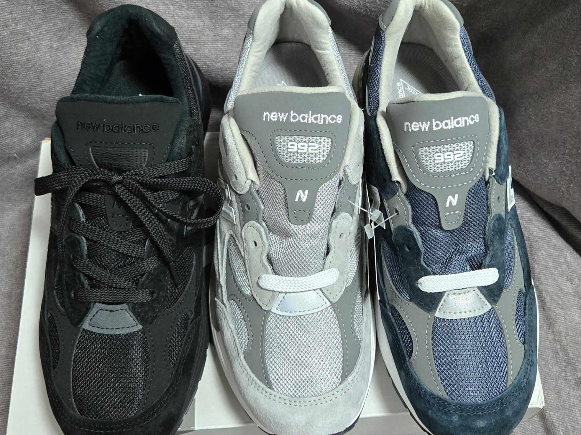 New Balance 992 Made in USA Core Navy, New Balance 992 Made in USA Core Grey Silver Metallic 착용 스타일 - 3
