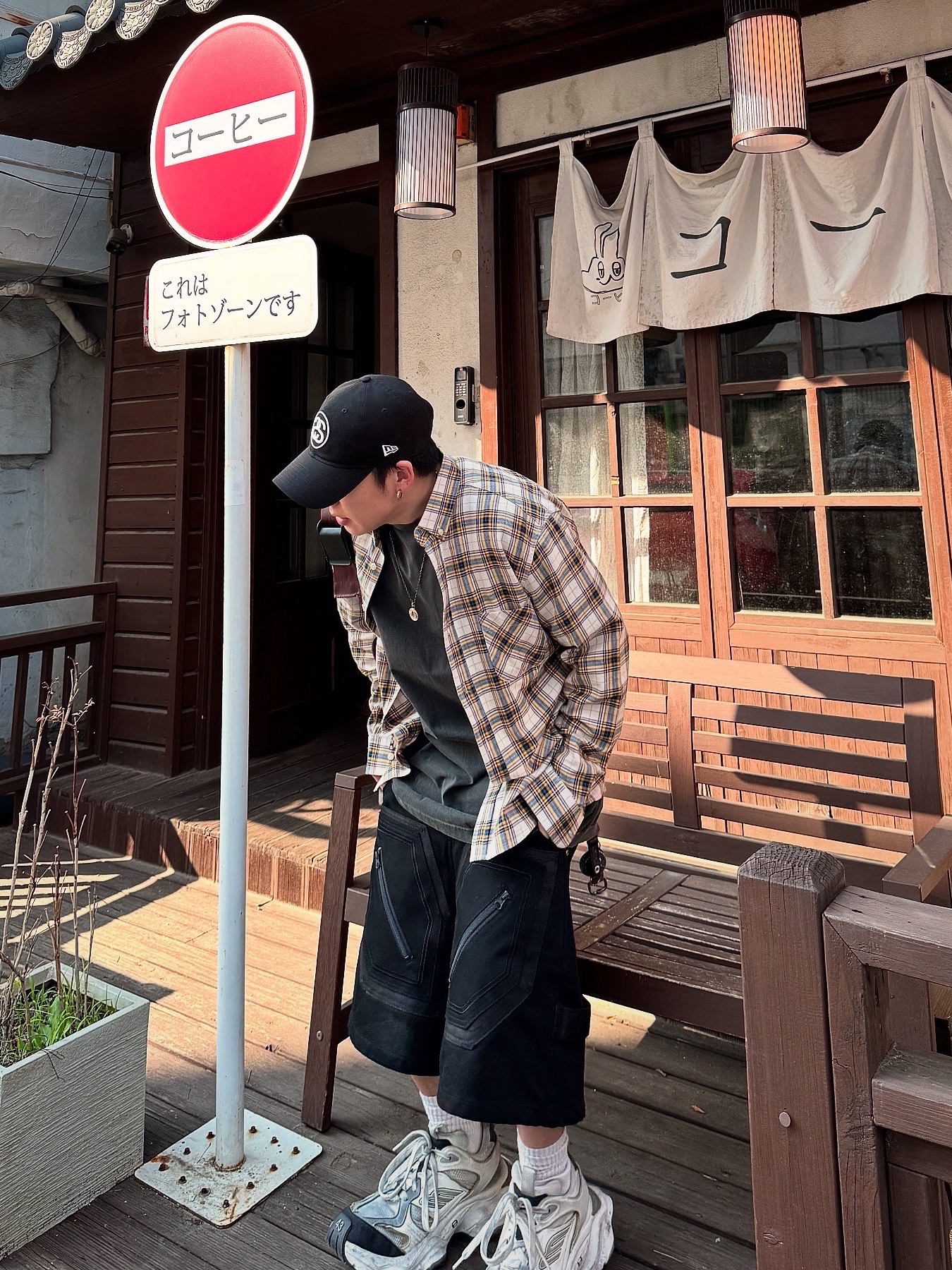 Balenciaga Cargo Sneakers White Grey, Stussy SS Link 9Twenty Cap Black 착용 스타일 - 2