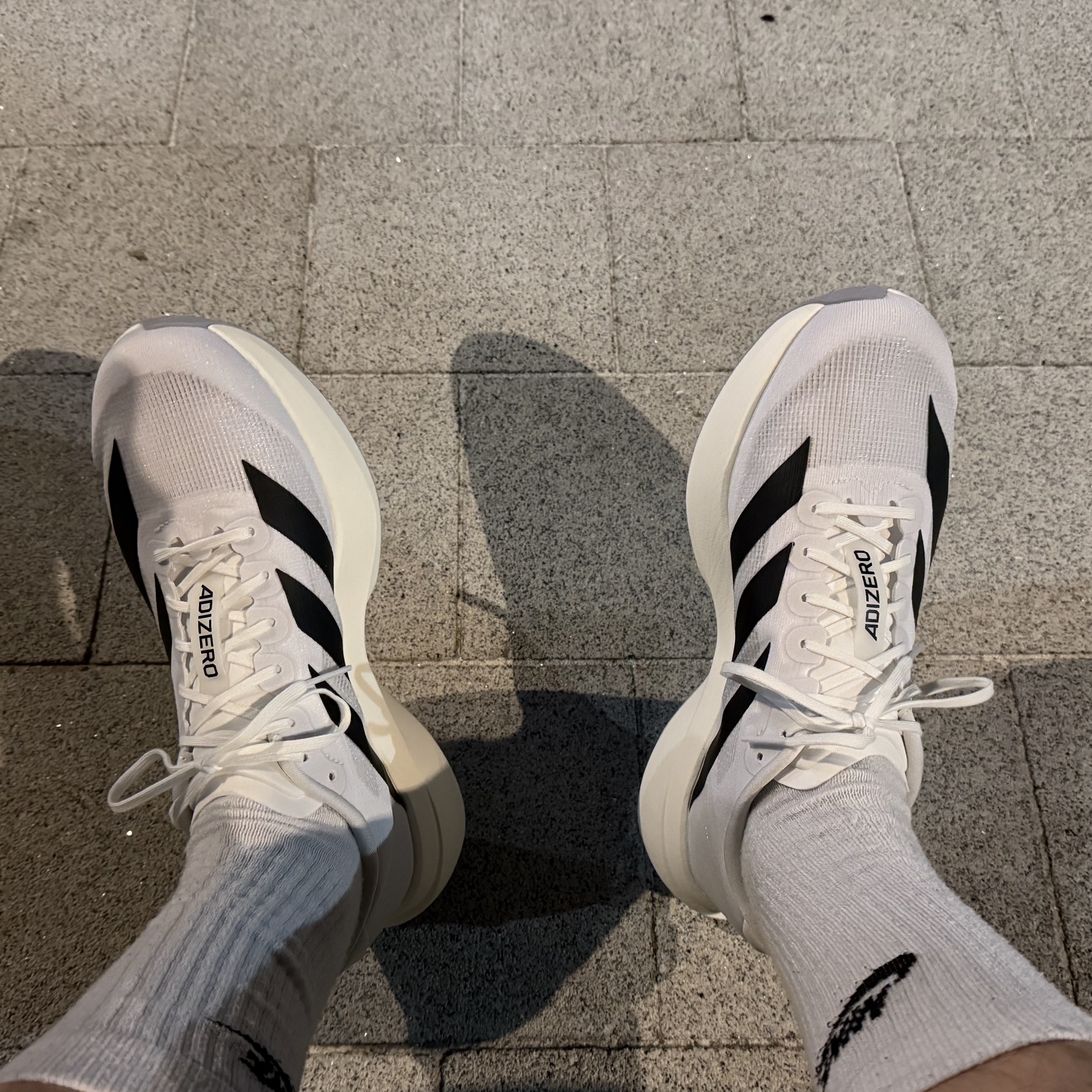 Adidas Adizero EVO SL Cloud White Core Black 착용 스타일