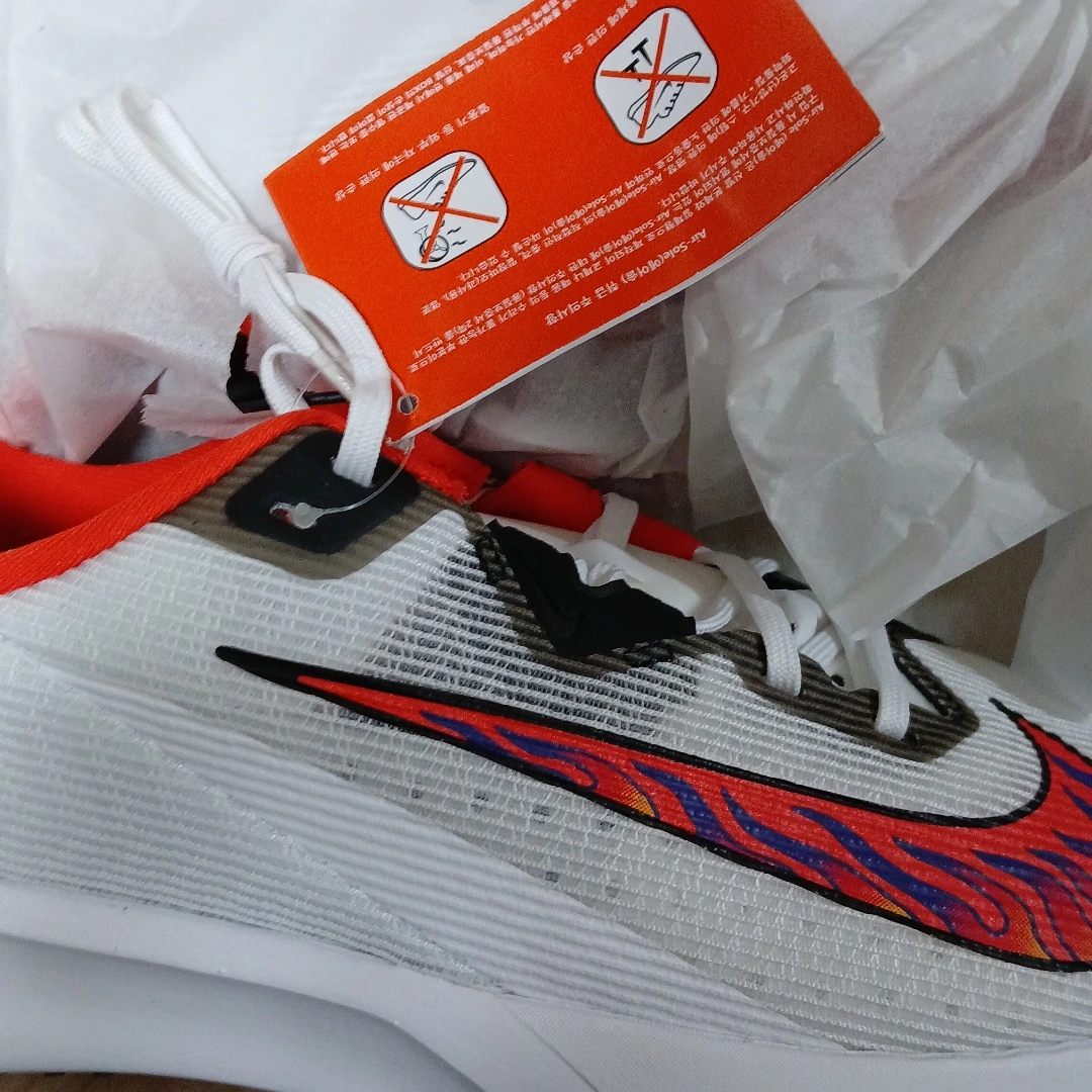Nike Air Zoom Rival Fly 4 White Habanero Red 착용 스타일