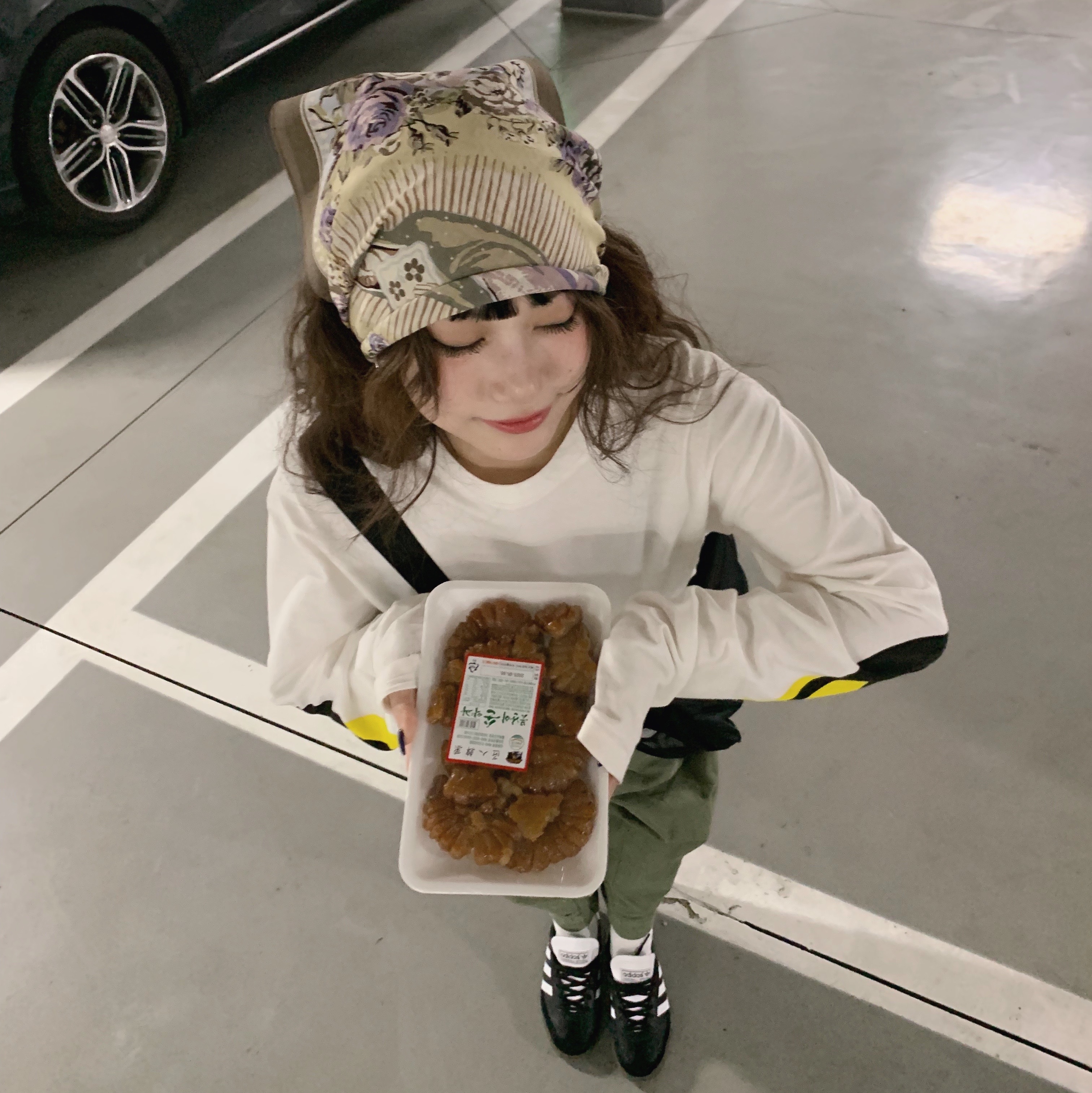 Kapital Colored Bandana Peckish Maria Brown, Kapital 20-T Crewlon T-Shirt Capital Patch White 착용 스타일 - 2