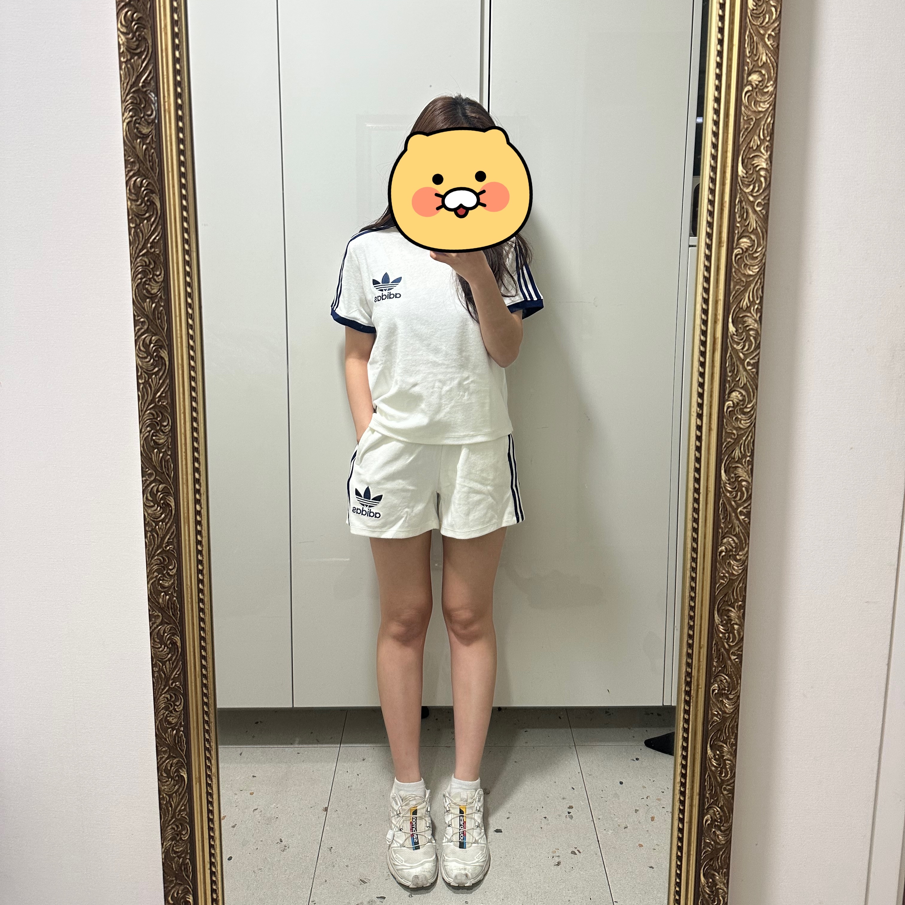 (W) Adidas Terry Shorts Off White - KR Sizing 착용 스타일