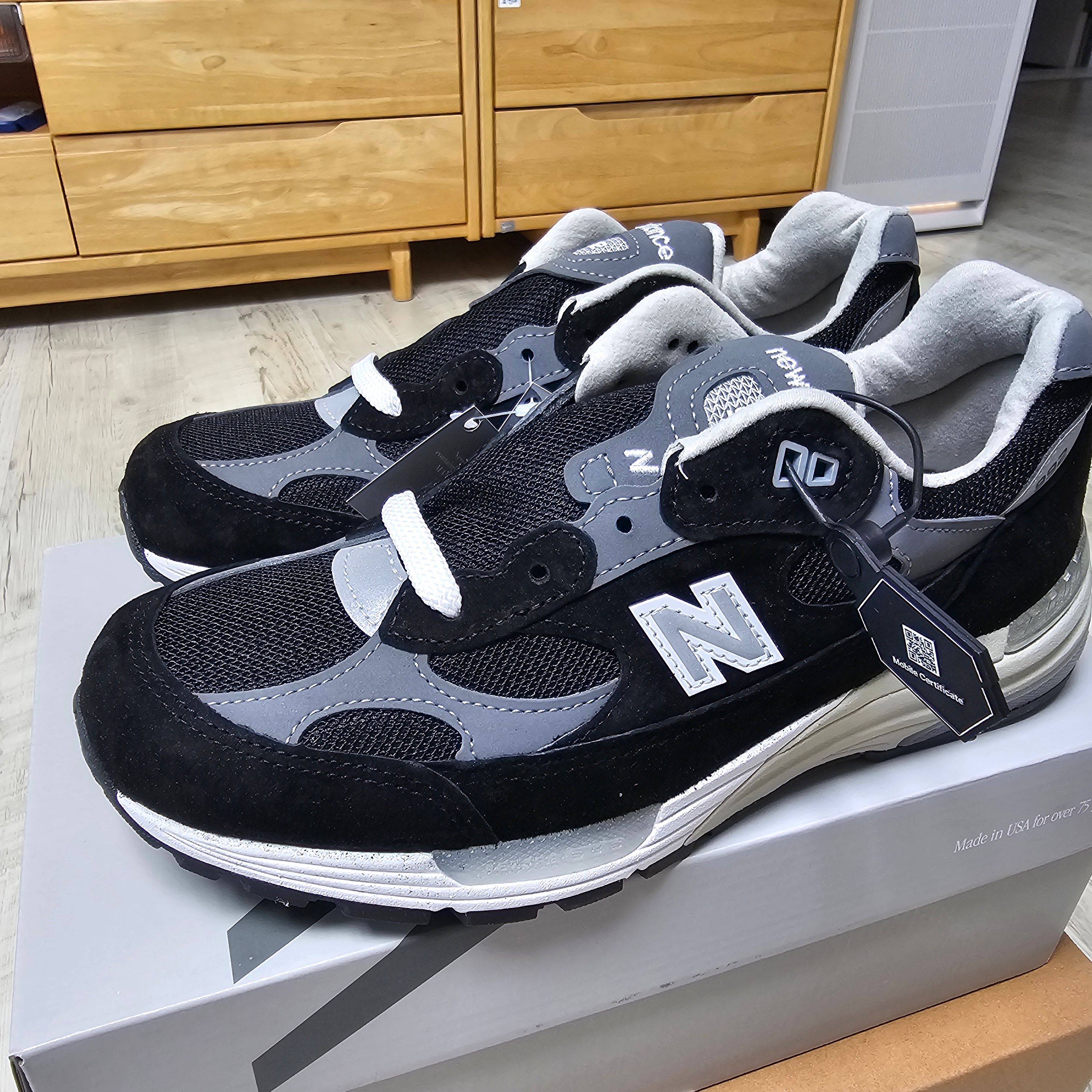 New Balance 992 Made in USA Core Black Grey 착용 스타일