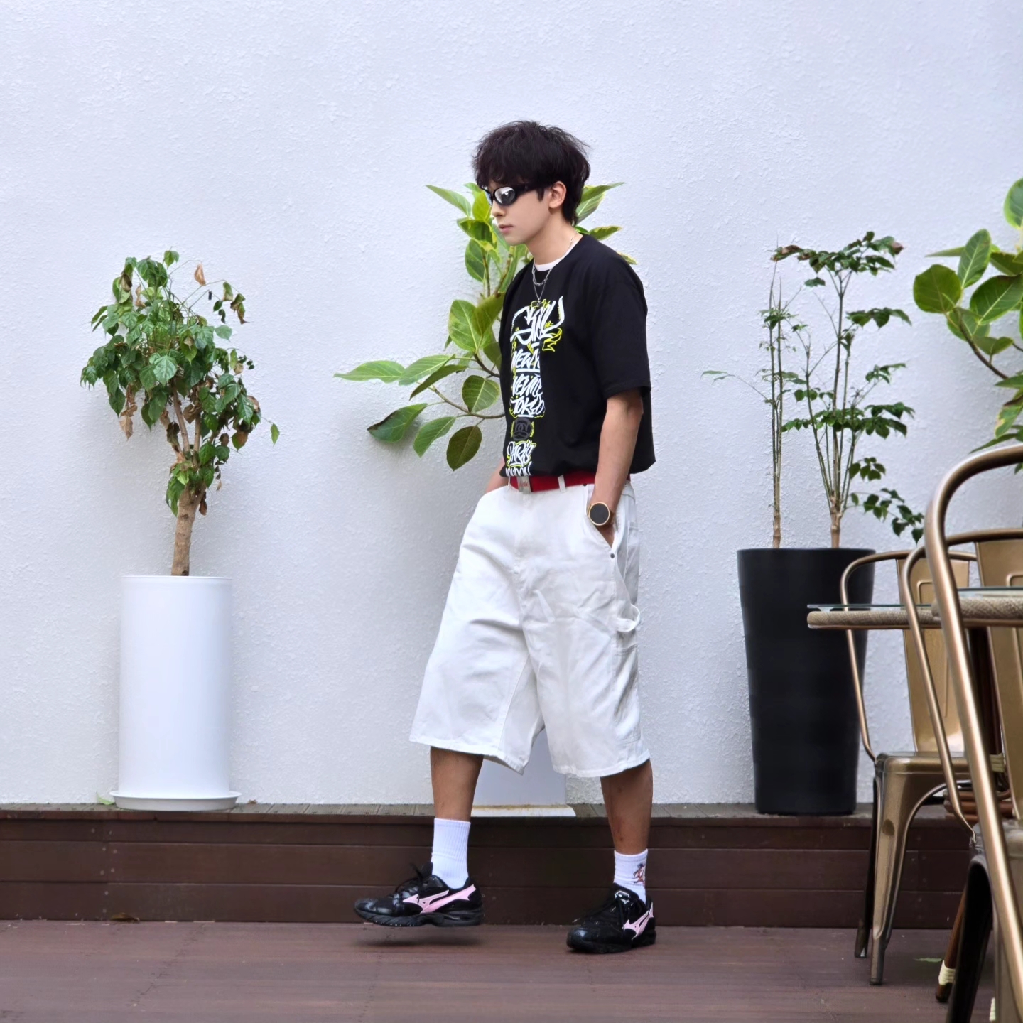 Stussy x Born X Raised Handstyles T-Shirt Black, True Religion Hustle Webbing Belt Red 착용 스타일 - 5