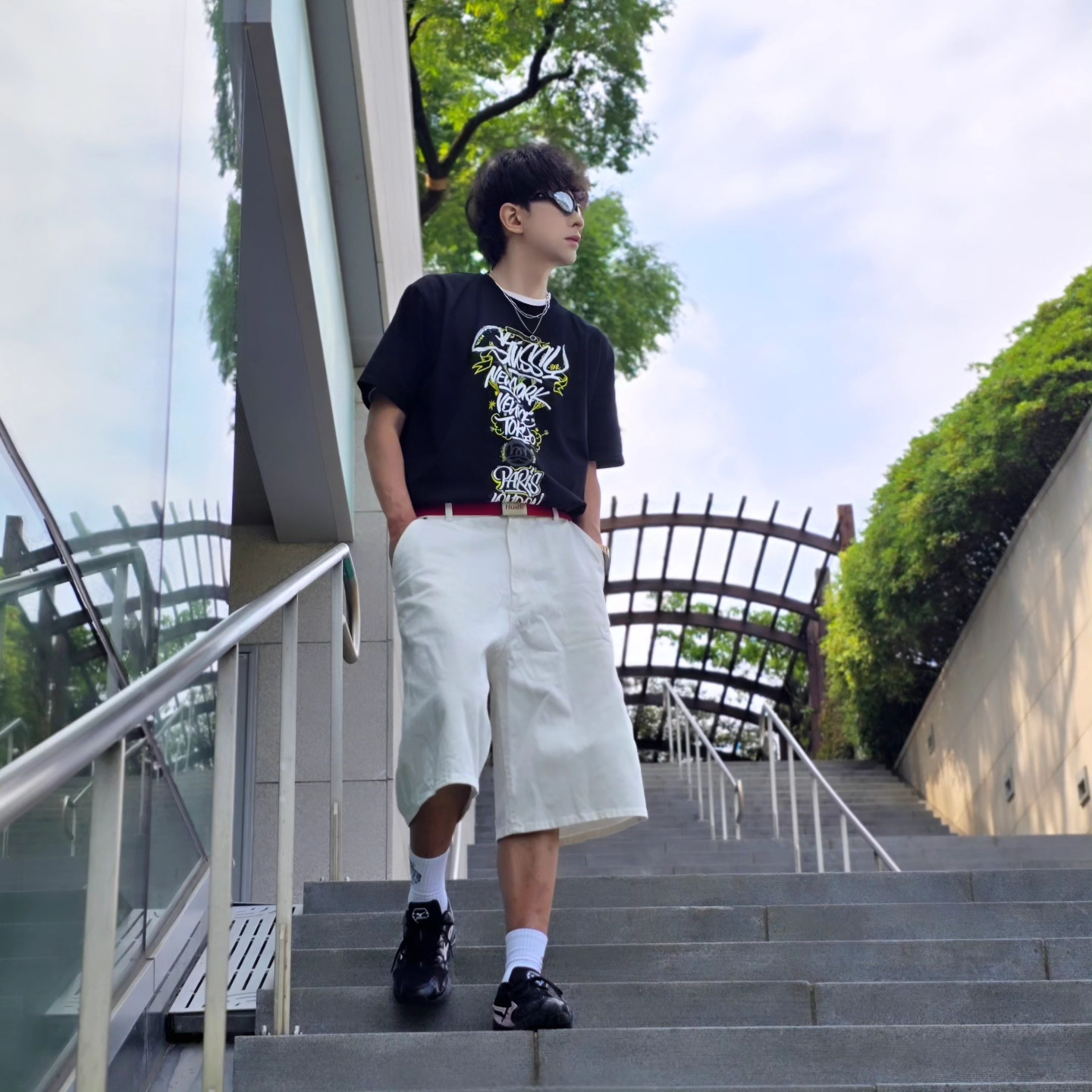 Stussy x Born X Raised Handstyles T-Shirt Black, True Religion Hustle Webbing Belt Red 착용 스타일 - 3