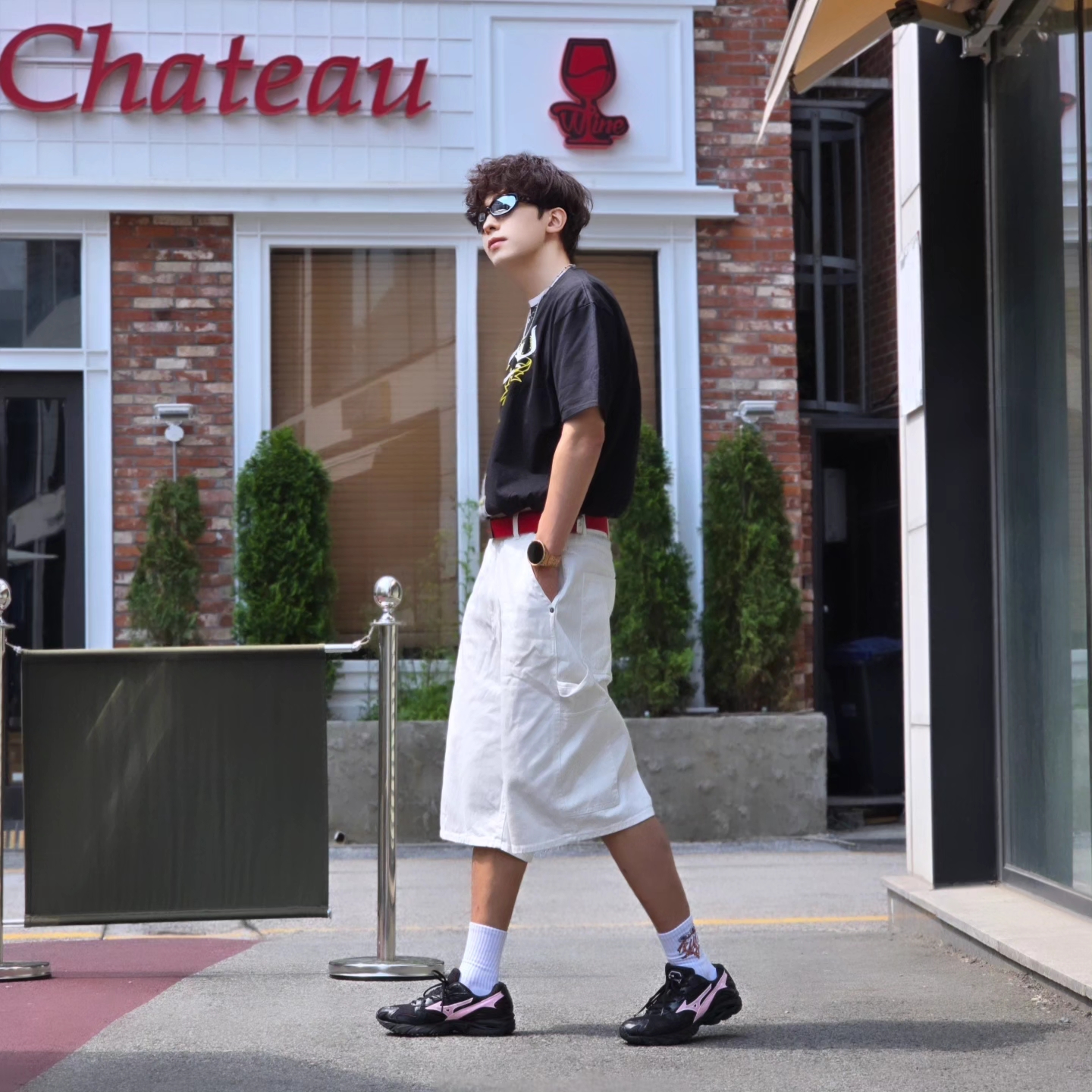 Stussy x Born X Raised Handstyles T-Shirt Black, True Religion Hustle Webbing Belt Red 착용 스타일 - 3