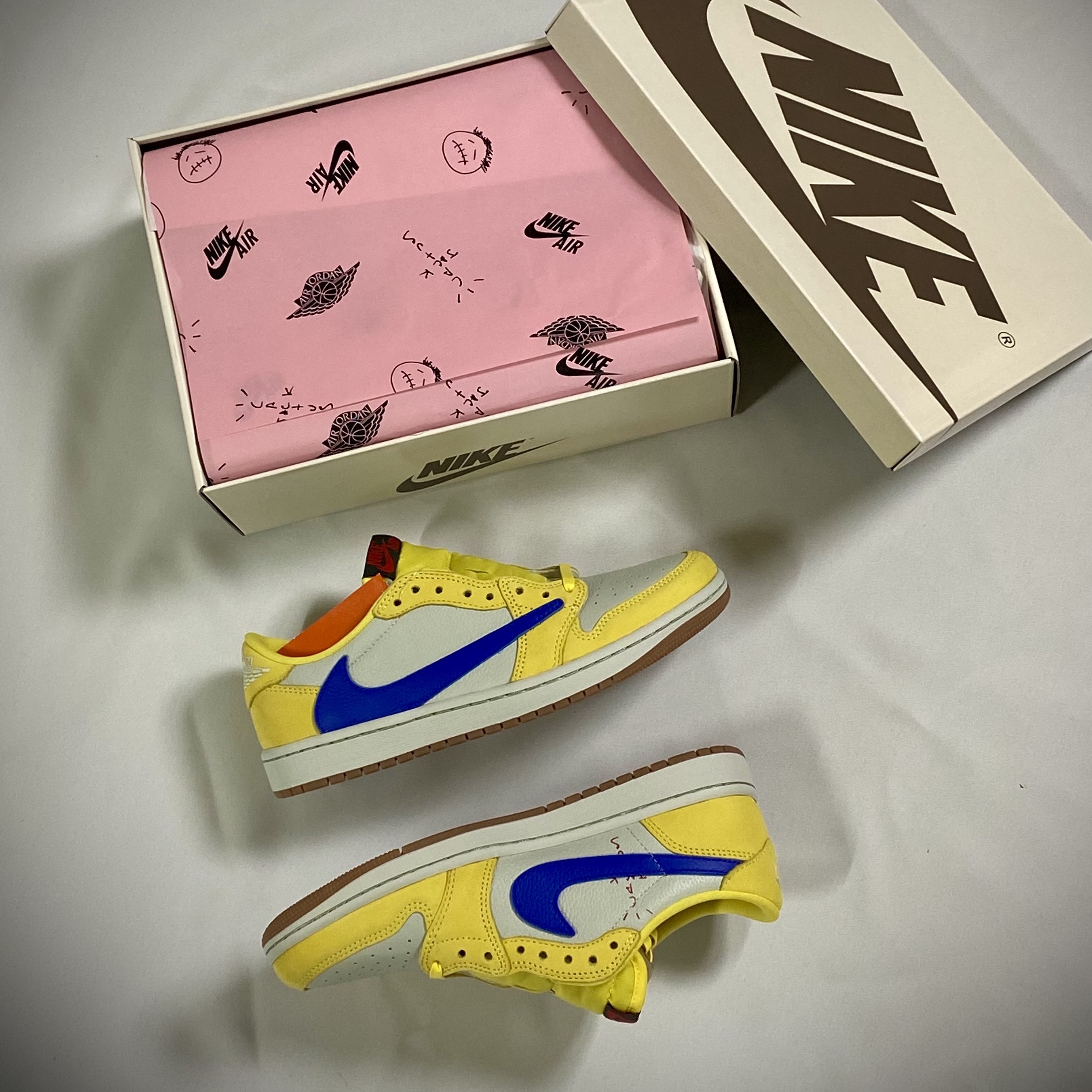 (W) Jordan 1 x Travis Scott Retro Low OG SP Canary 착용 스타일