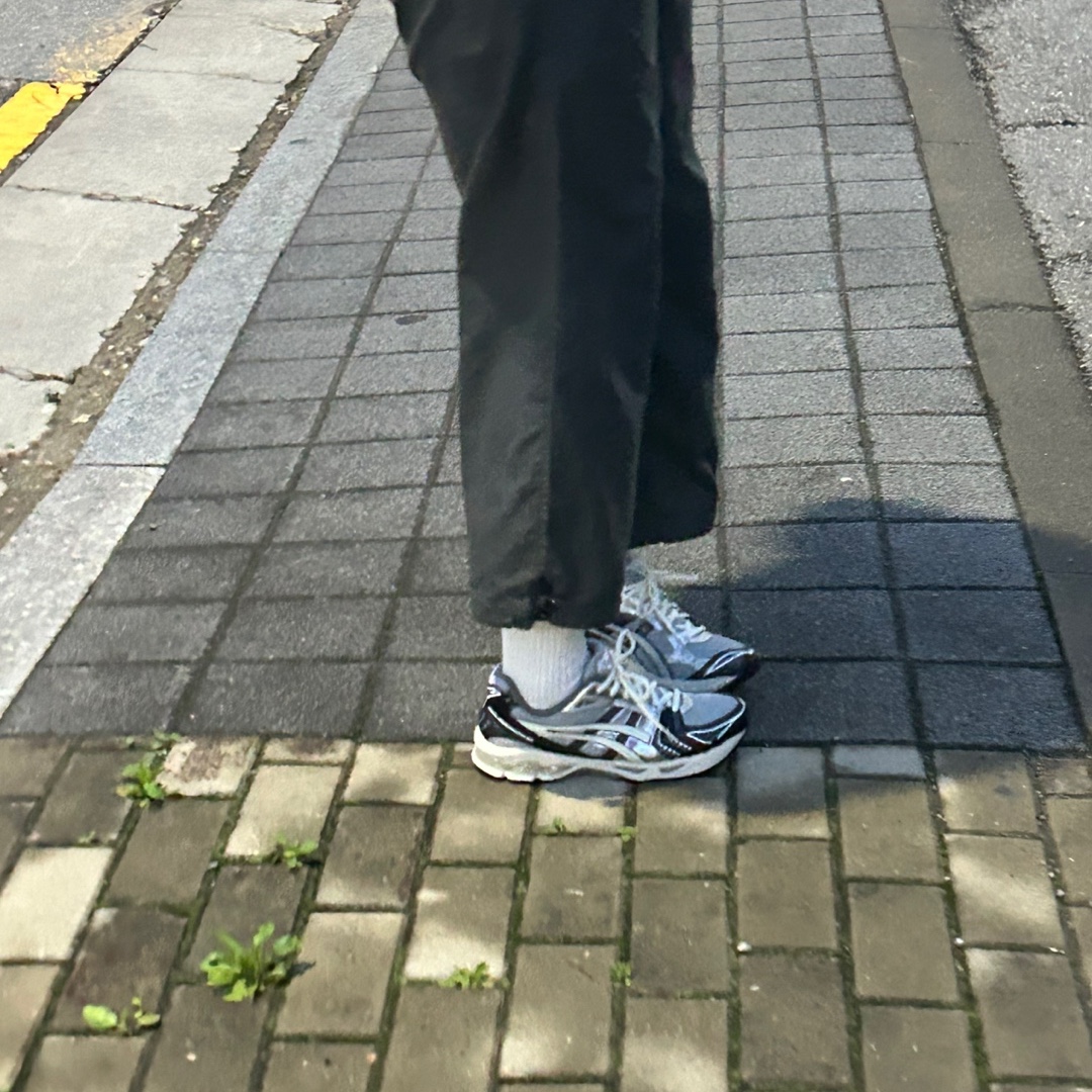 Asics Gel-Kayano 14 Black Glacier Grey 착용 스타일 - 1