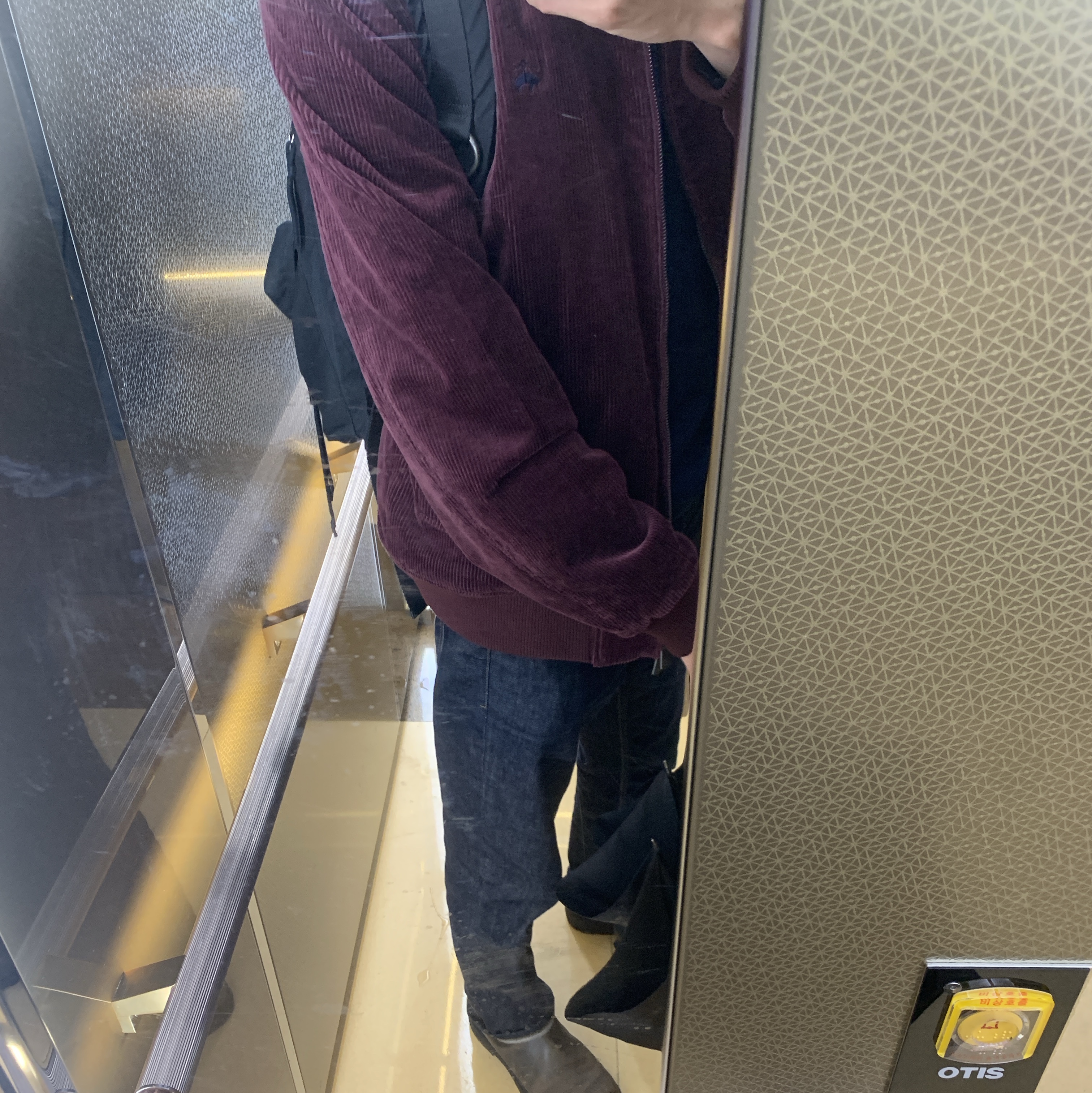 Brooks Brothers Windproof Full-Zip Sweater Navy 착용 스타일