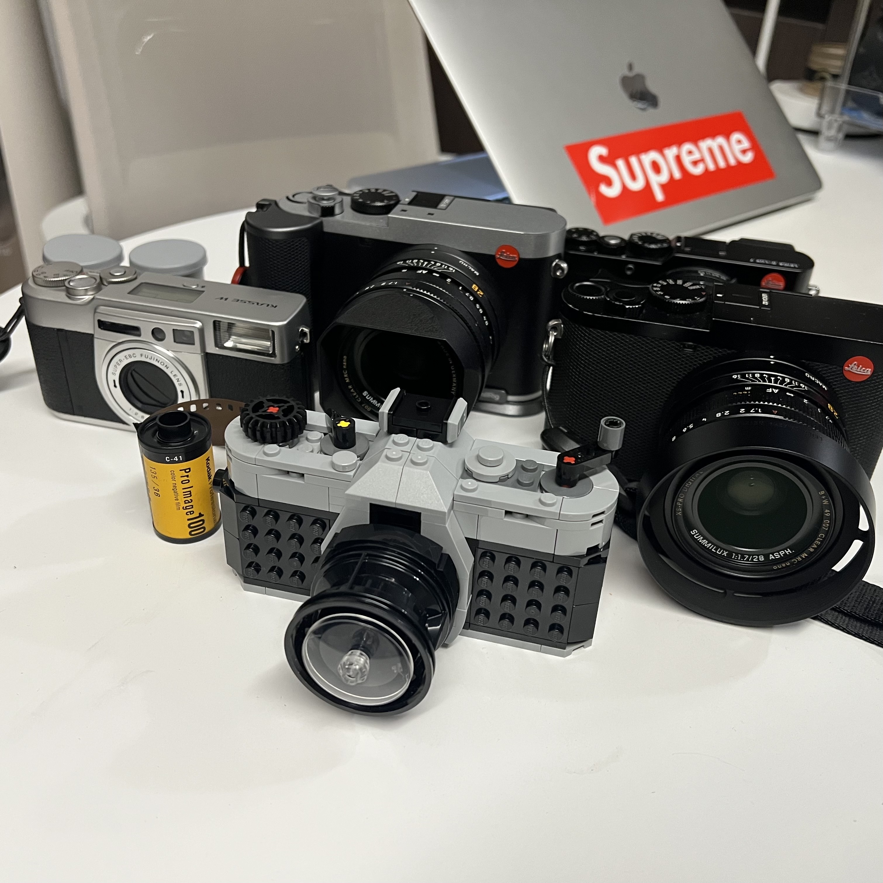 Lego Retro Camera 착용 스타일