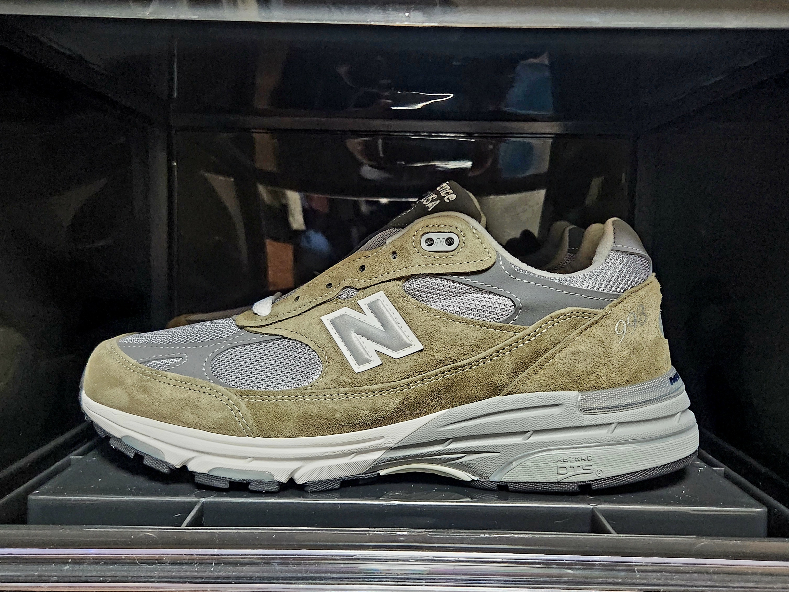 New Balance 993 Made in USA Covert Green Medium Grey - D Standard 착용 스타일
