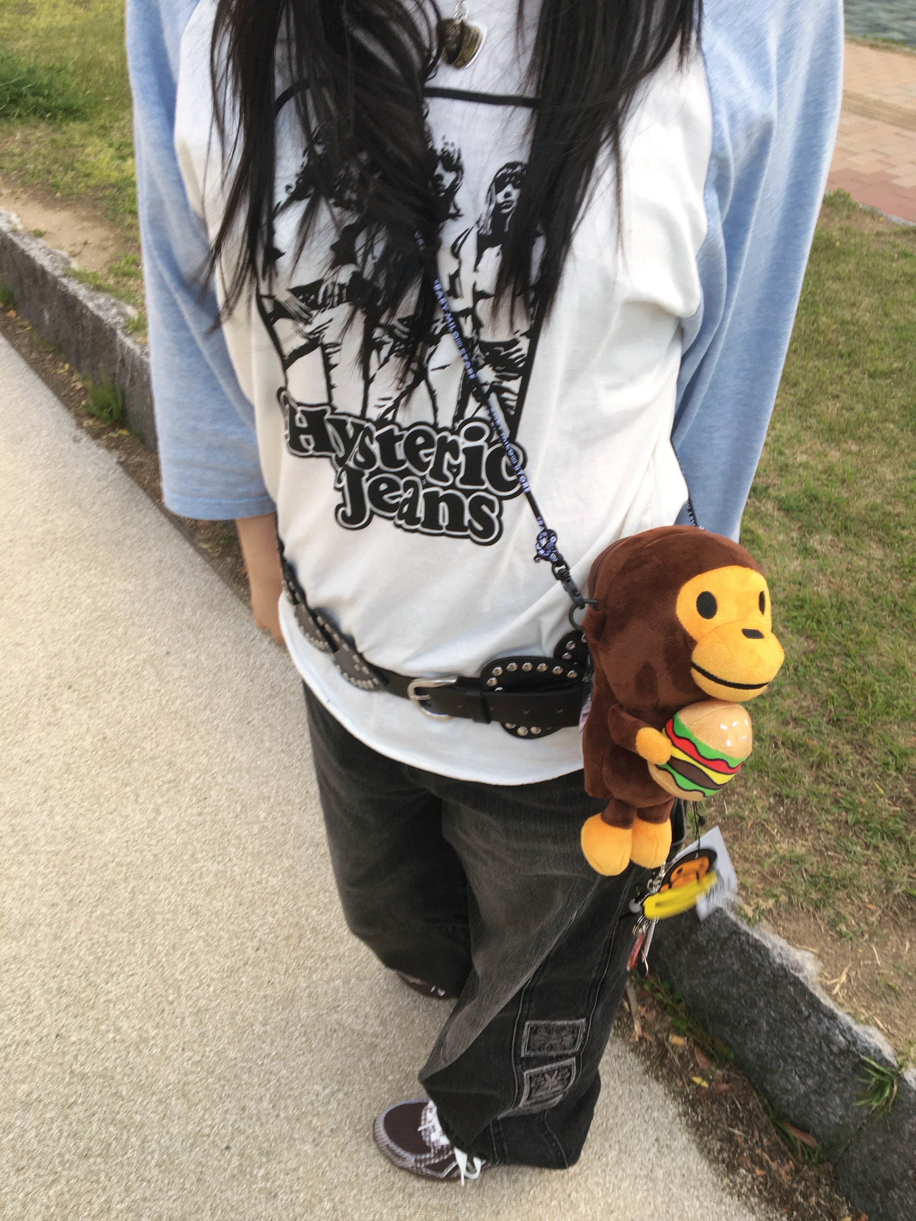 Hysteric Glamour Hysteric Jeans 3/4 Sleeve T-Shirt Blue, BAPE Baby Milo Mobile Bag 1 Brown 착용 스타일 - 4