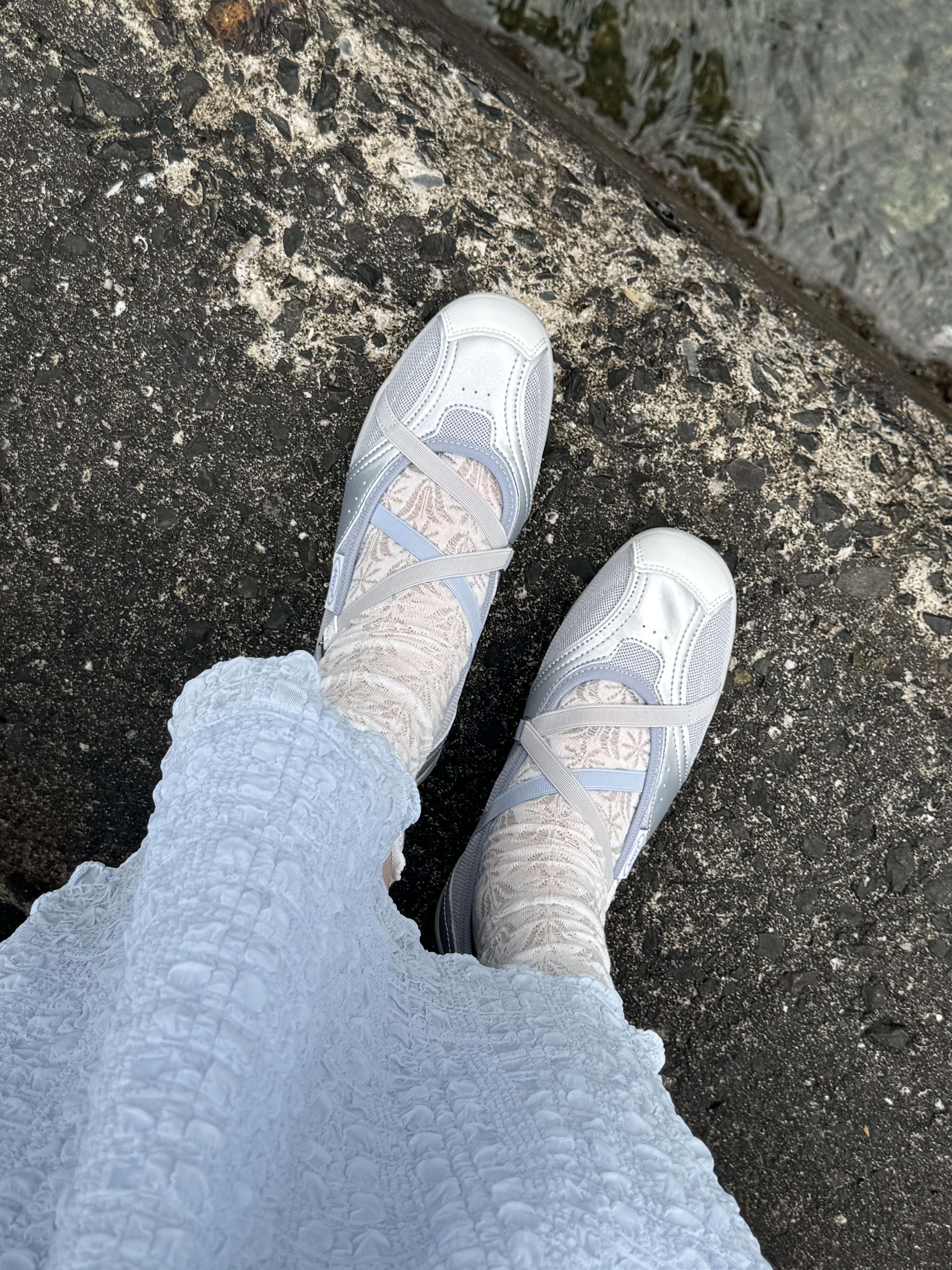 Margarin Fingers X OTZ Romary Banding Shoes Sky Blue, Monamhee M.N.H Friends Bebe Keyring 착용 스타일 - 4