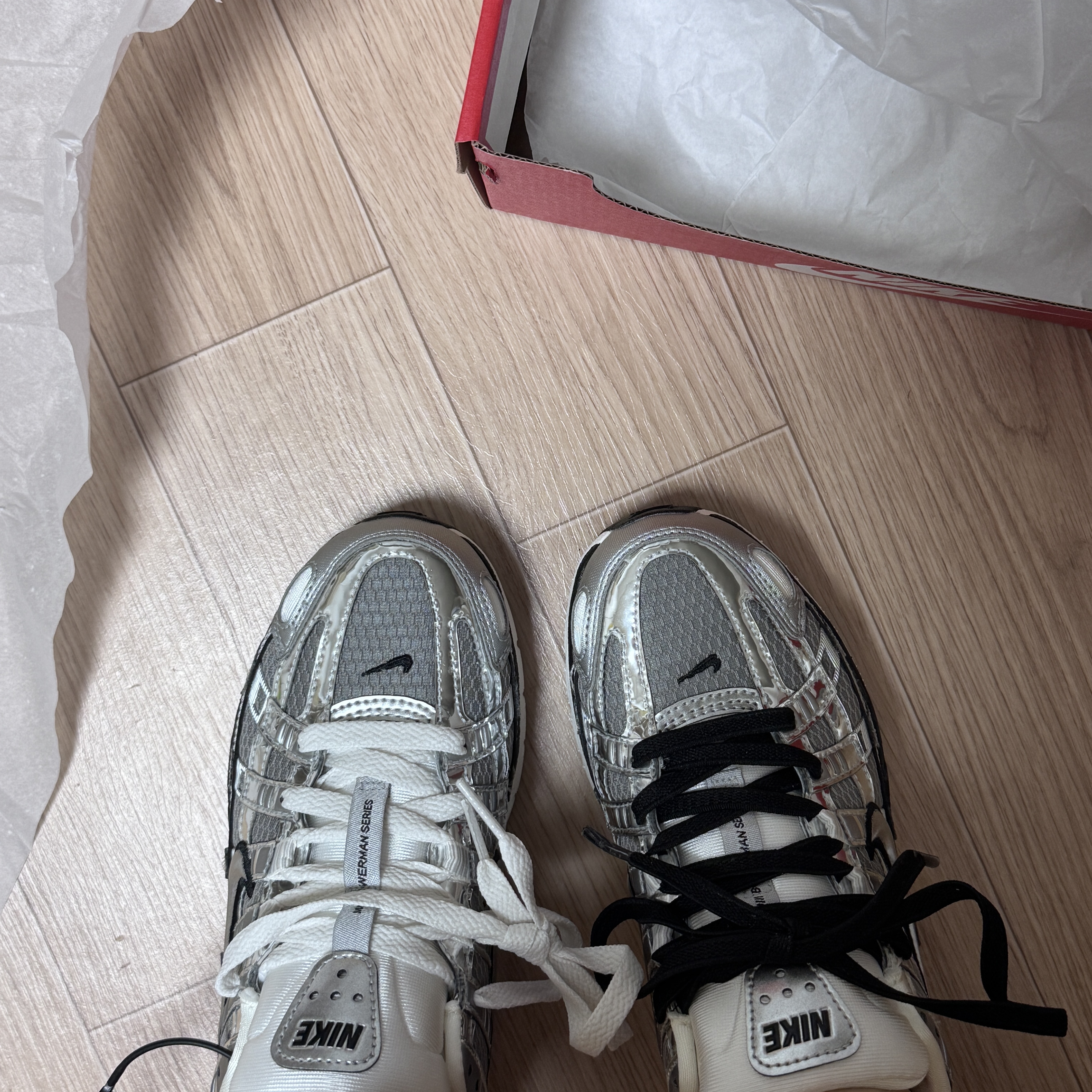 Nike P-6000 Metallic Silver 착용 스타일 - 1