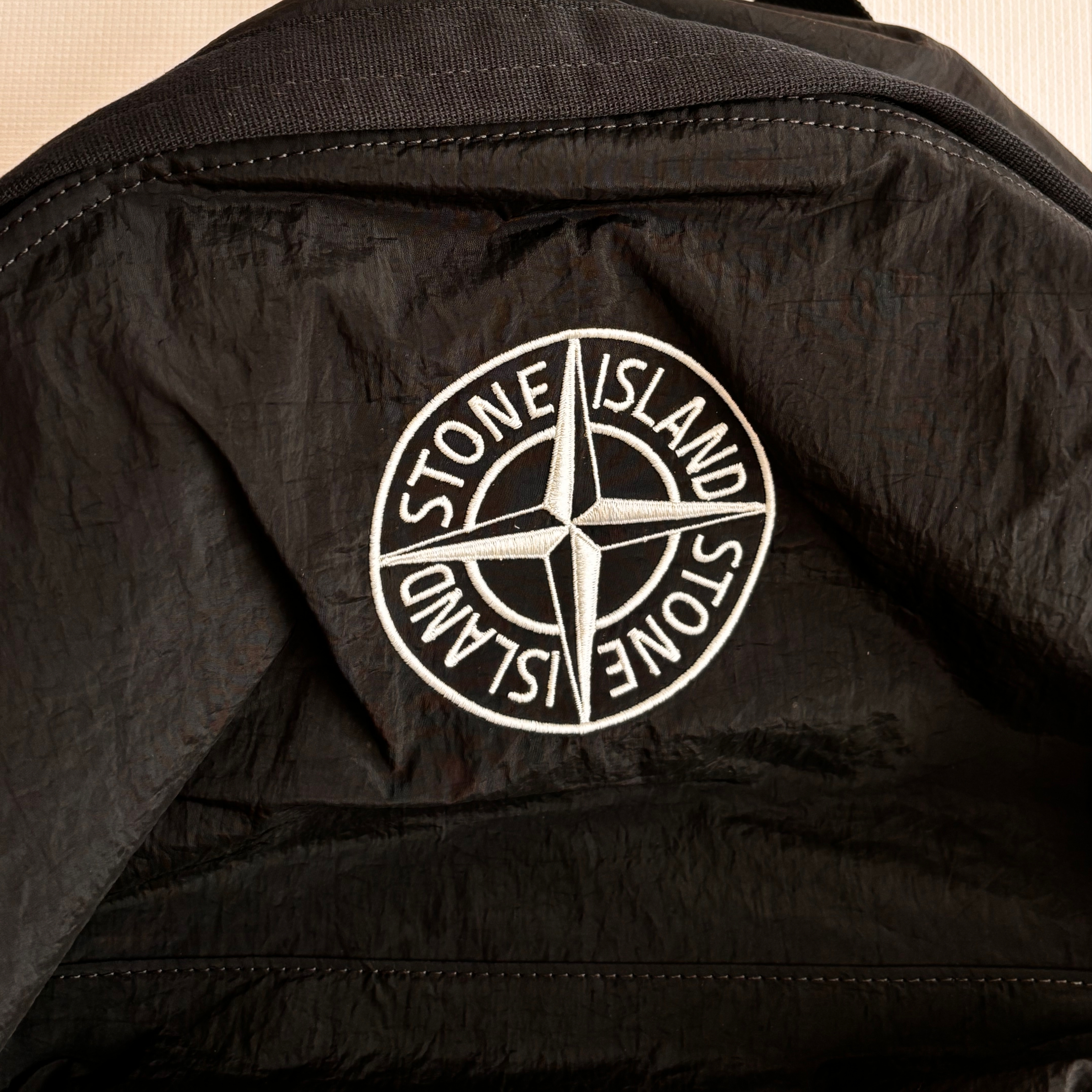 (Kids) Stone Island 9200002 Nylon Metal in Econyl Backpack with Compass Embroidery Padded Straps Black - 25SS 착용 스타일