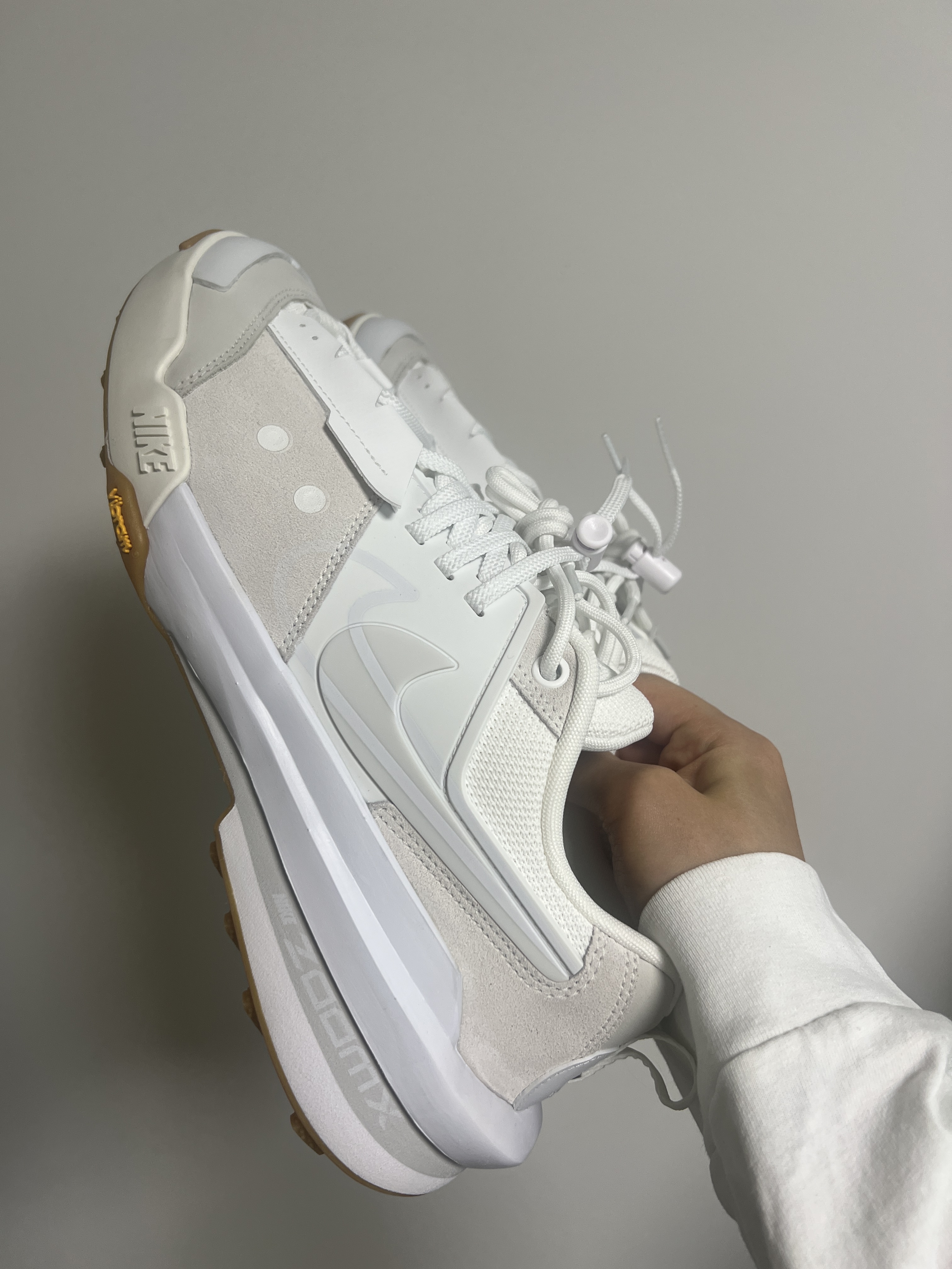 Nike x Sacai Zegamadome SP Summit White 착용 스타일 - 1