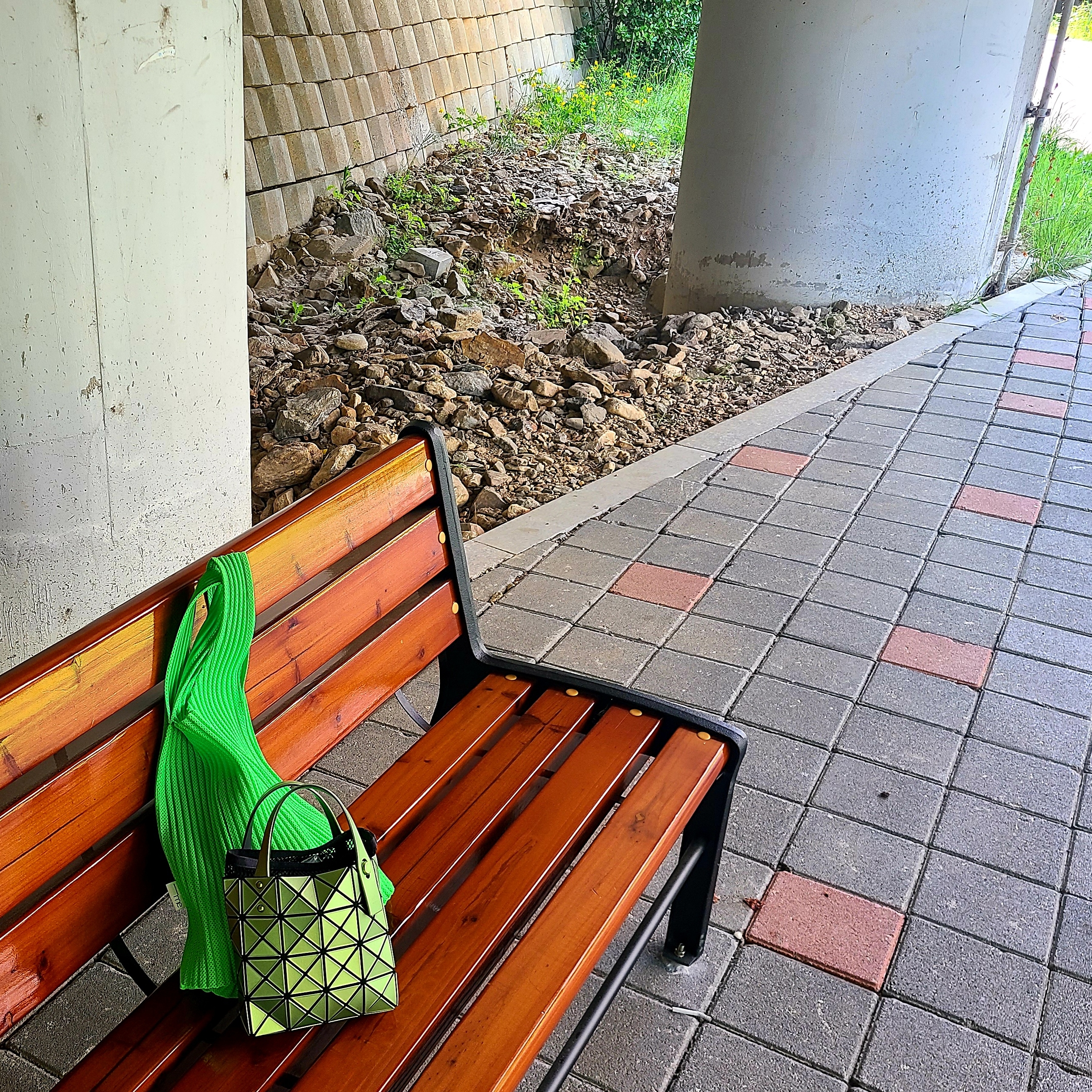 Bao Bao Issey Miyake Lucent Boxy Light Green 착용 스타일 - 1