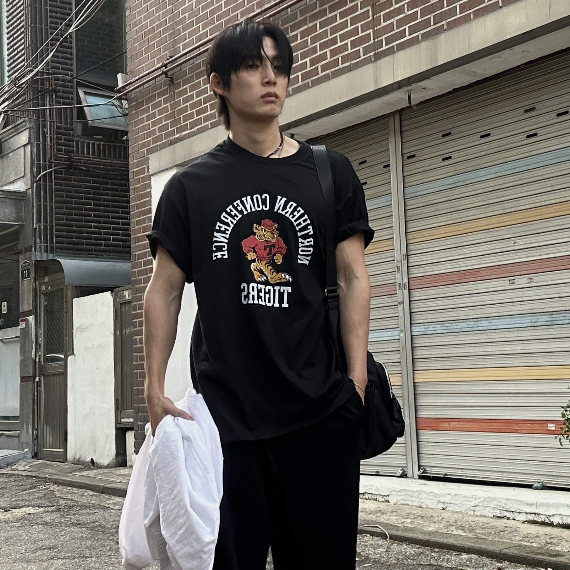 Gildan X American Collection Tiger T-Shirt Black 착용 스타일 - 2