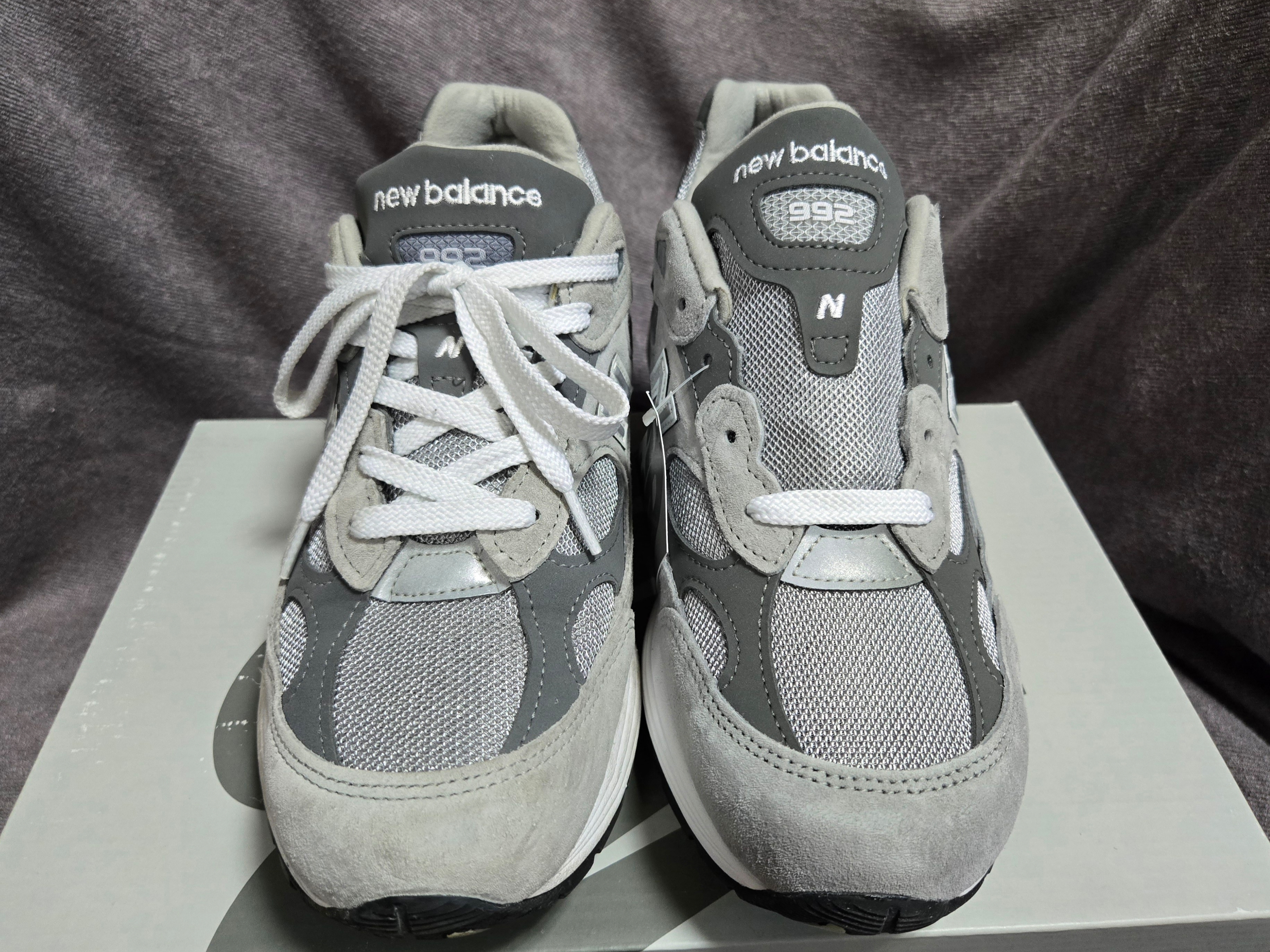 New Balance 992 Made in USA Core Grey Silver Metallic, New Balance 992 Made in USA Grey - D Standard 착용 스타일 - 3