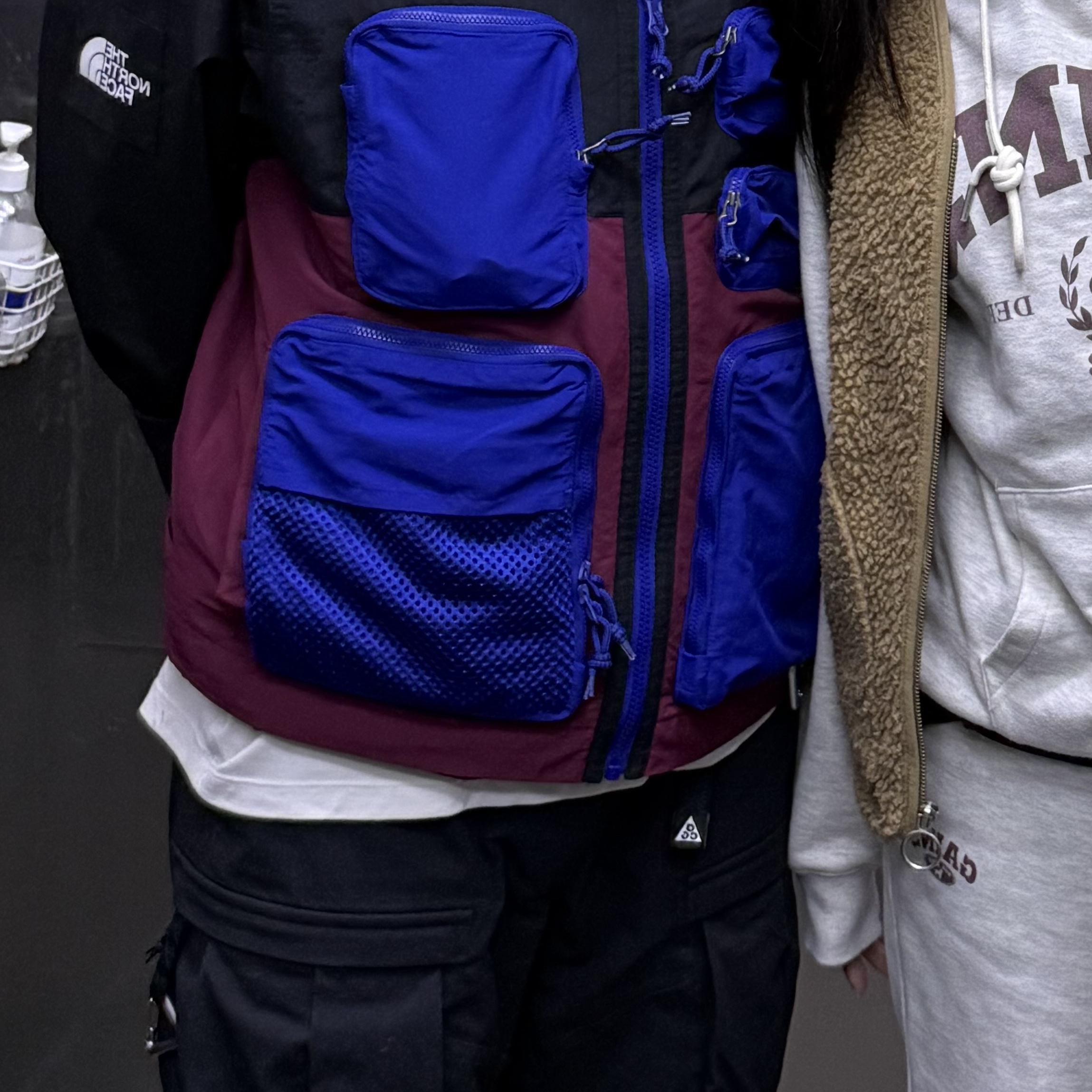 Nike ACG Vest Black Dark Beetroot - Asia, Nike ACG Smith Summit Cargo Pants Black Anthracite - Asia 착용 스타일